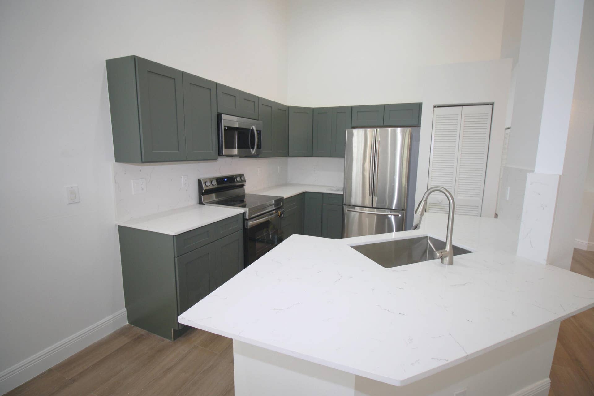 853 SAND CREEK Circle, Weston, FL 33327 Kitchen5