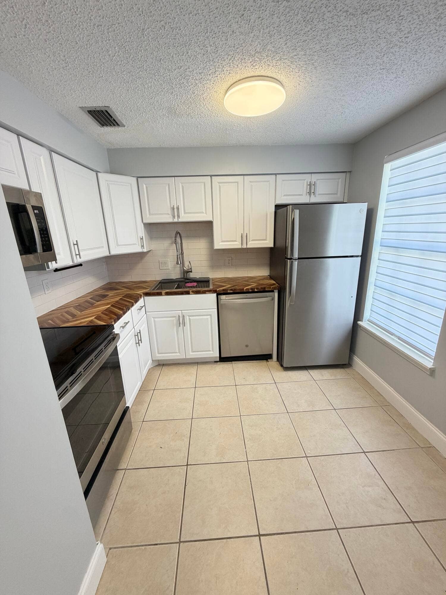 317 GEORGIAN PARK Drive, Jupiter, FL 33458 kitchen