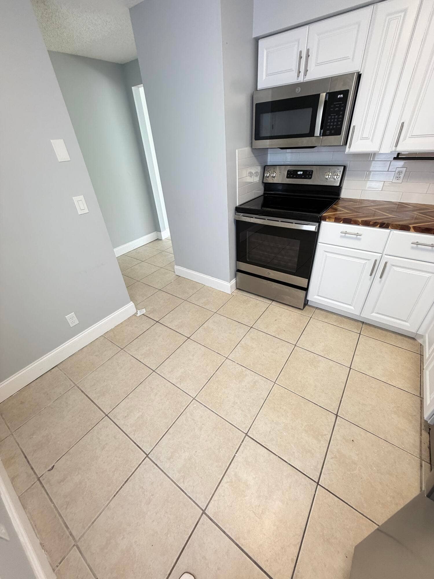 317 GEORGIAN PARK Drive, Jupiter, FL 33458 kitchen