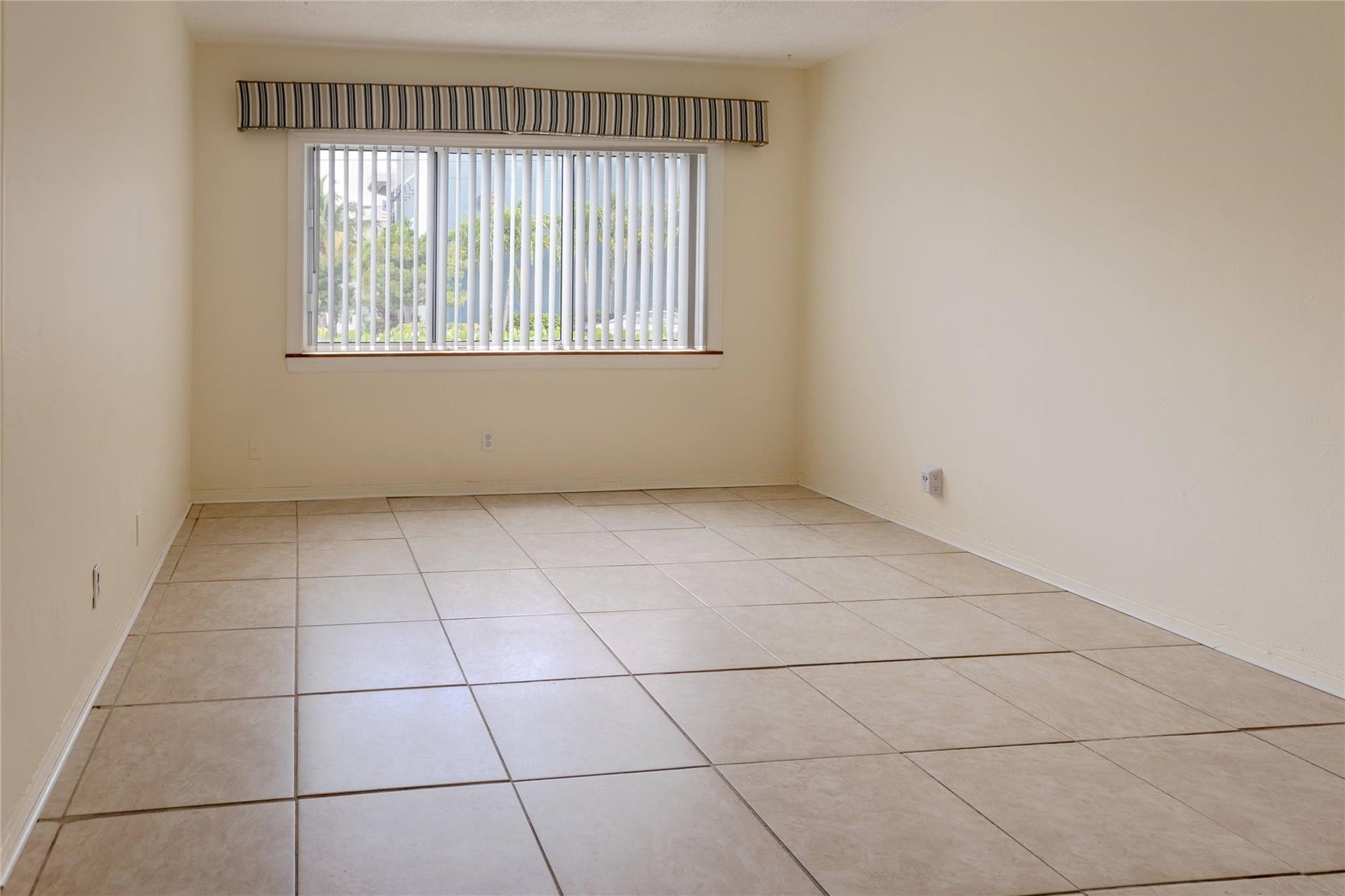 1001 SE 16th Street, Fort Lauderdale, FL 33316 Photo 5