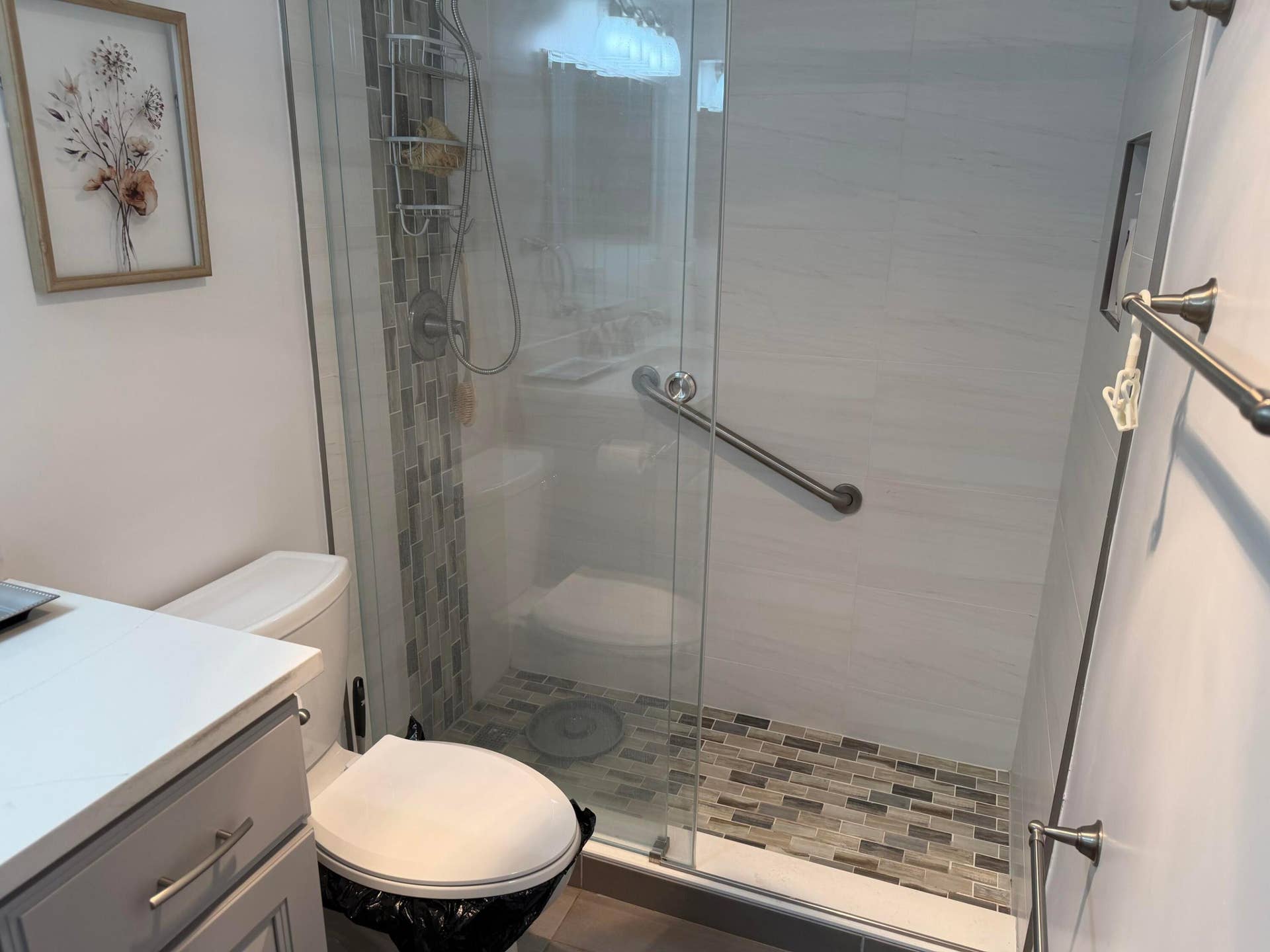 1093 Yarmouth E, Boca Raton, FL 33434 2ND FULL BATHROOM W/STALL SHOWER