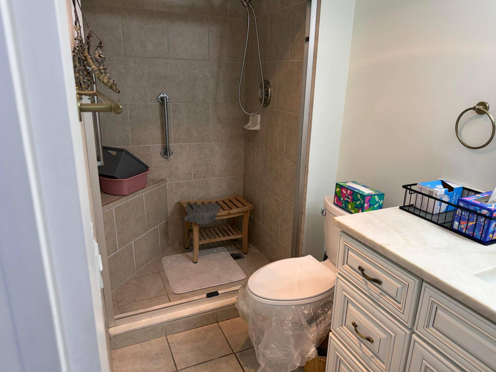 1093 Yarmouth E, Boca Raton, FL 33434 FULL BATHROOM W/STALL SHOWER