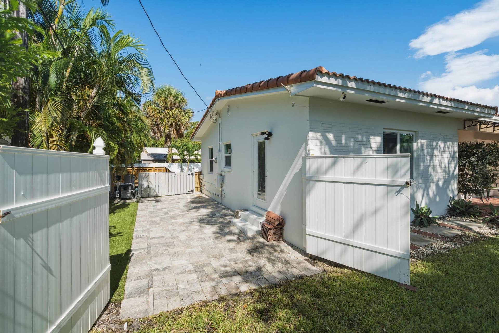 801 NE 19th Terrace, Fort Lauderdale, FL 33304 DSC06308-2