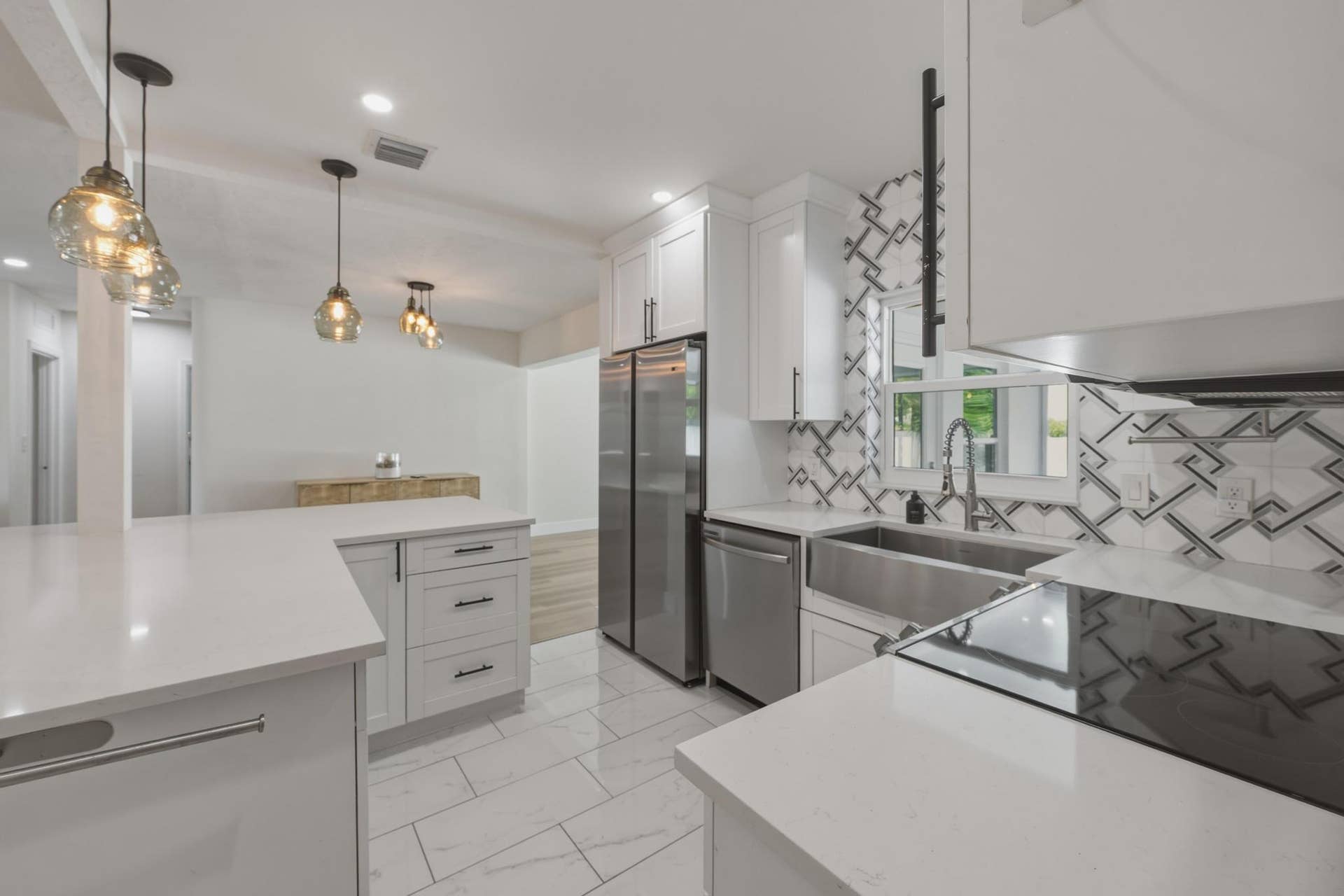 801 NE 19th Terrace, Fort Lauderdale, FL 33304 DSC06365