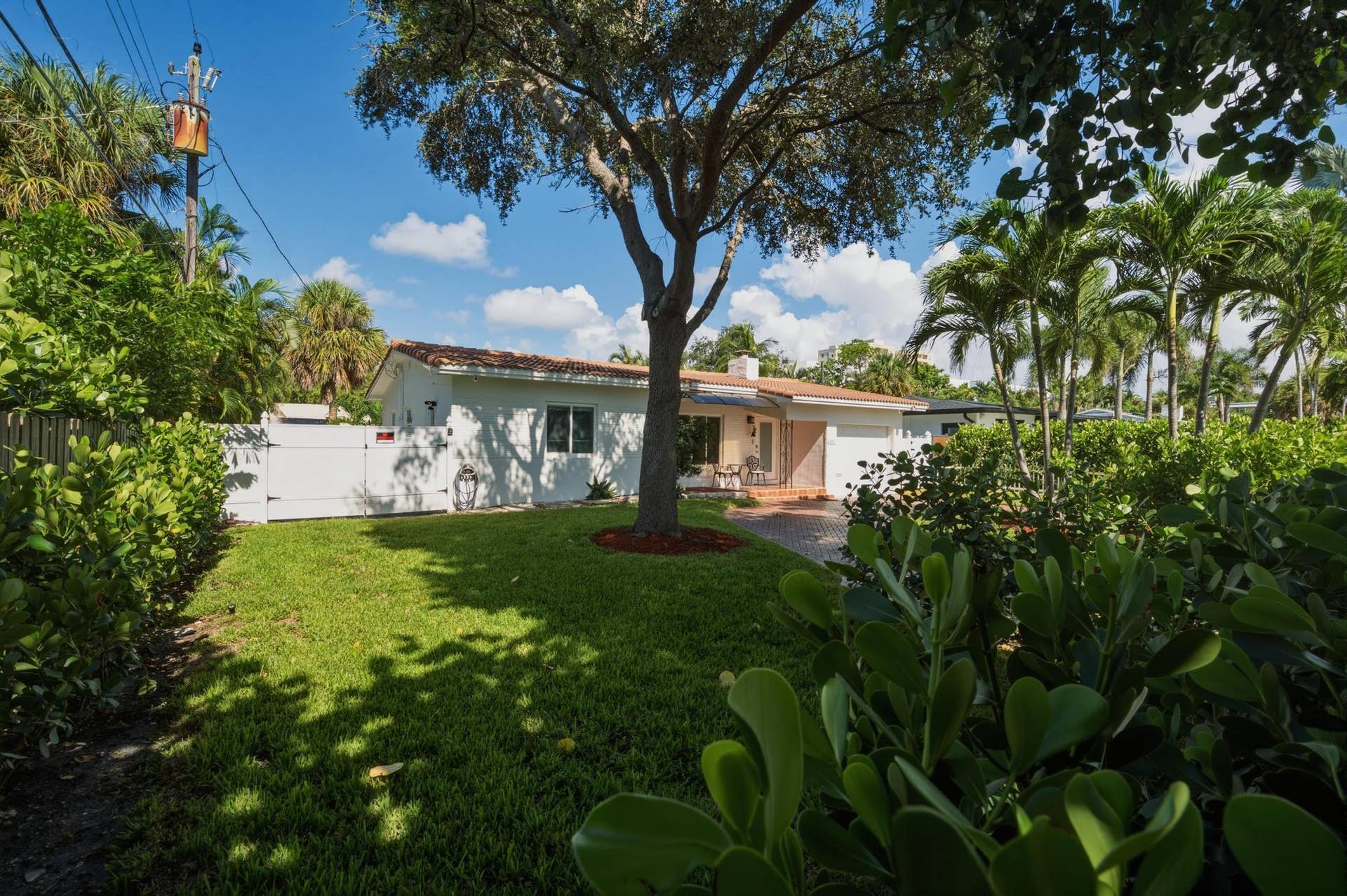 801 NE 19th Terrace, Fort Lauderdale, FL 33304 DSC06296-2