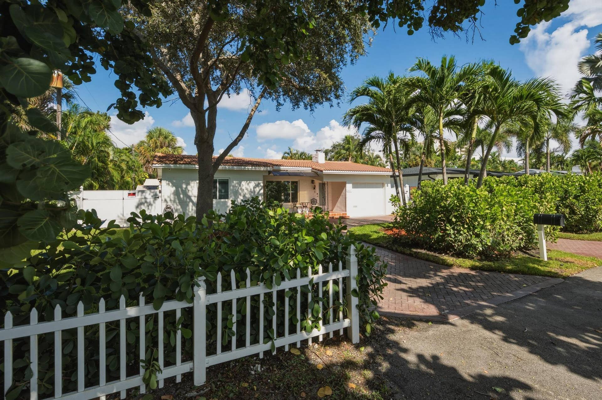 801 NE 19th Terrace, Fort Lauderdale, FL 33304 DSC06293-2
