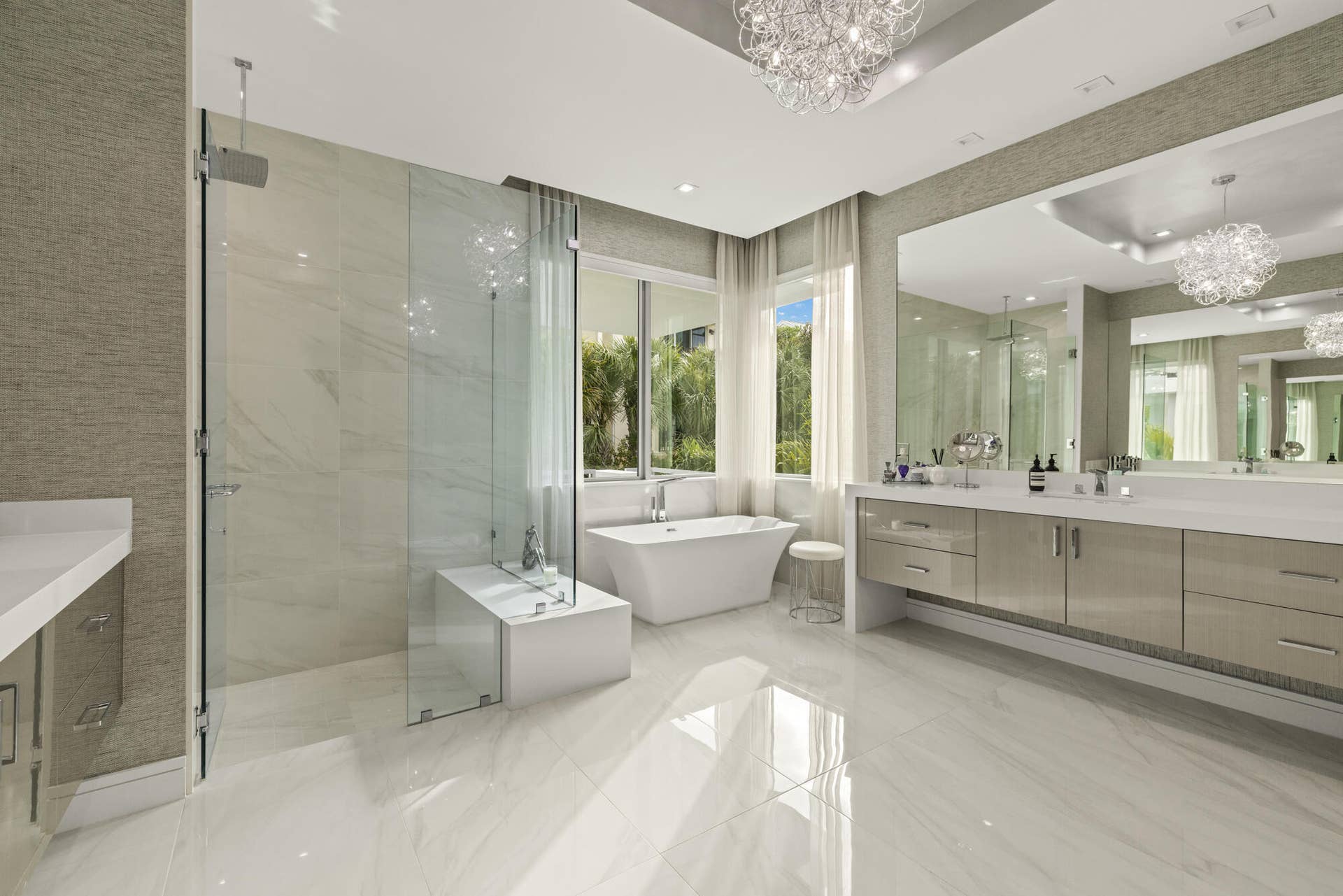 402 Ocean One Lane, Juno Beach, FL 33408 Dual Sinks Free Standing Tub