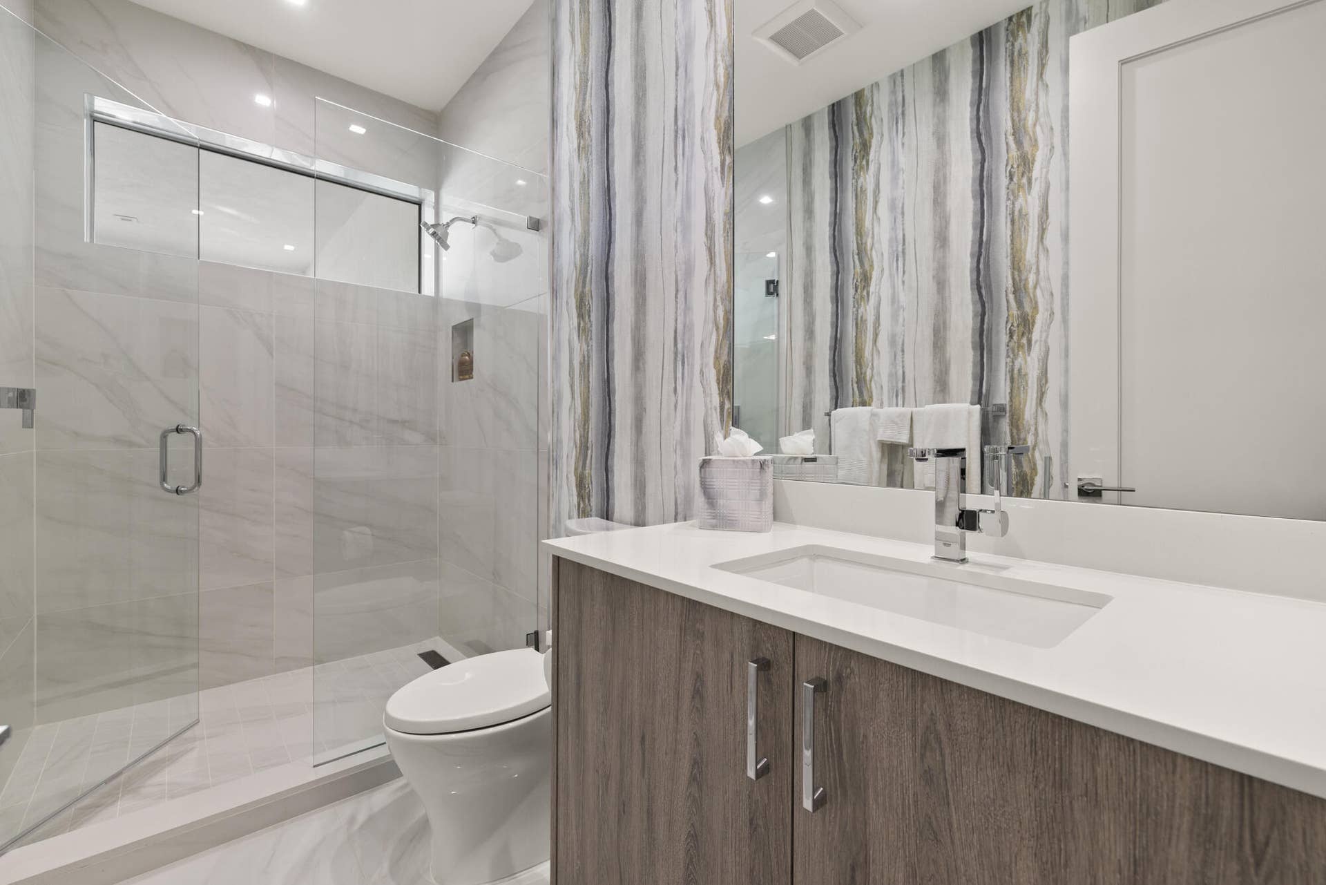 402 Ocean One Lane, Juno Beach, FL 33408 Guest Bath 4