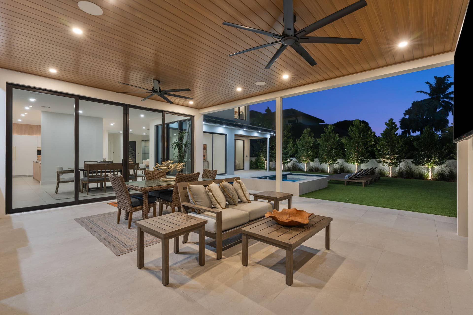 2506 NE 14TH Street, Fort Lauderdale, FL 33304 Lanai 2