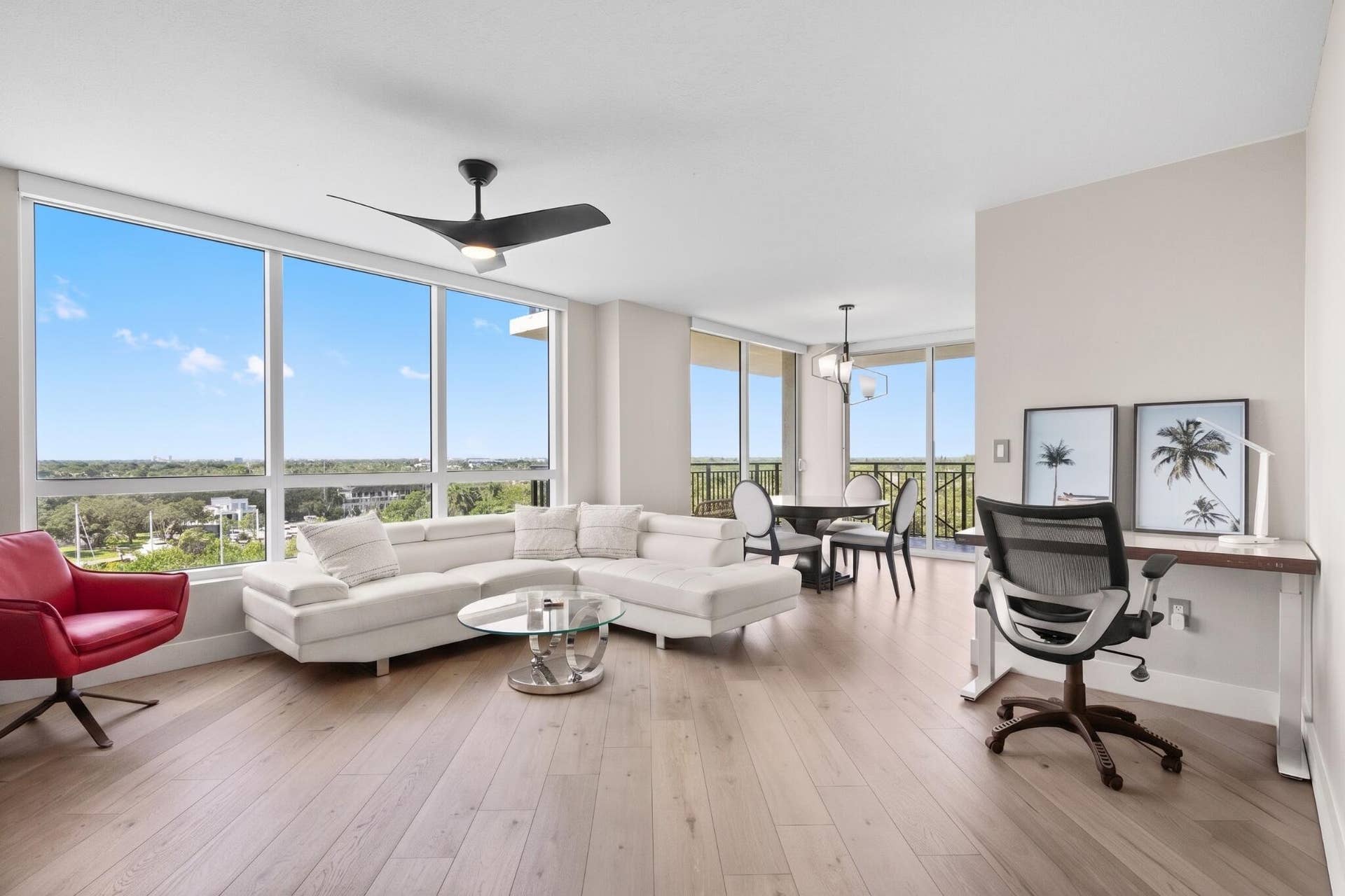 600 W LAS OLAS Boulevard, #902S, Fort Lauderdale, FL 33312 Bright, open living & dining areas feature wood-look flooring, expansive corner windows, modern furnishings & sliding glass doors extending the space to the wraparound terrace.