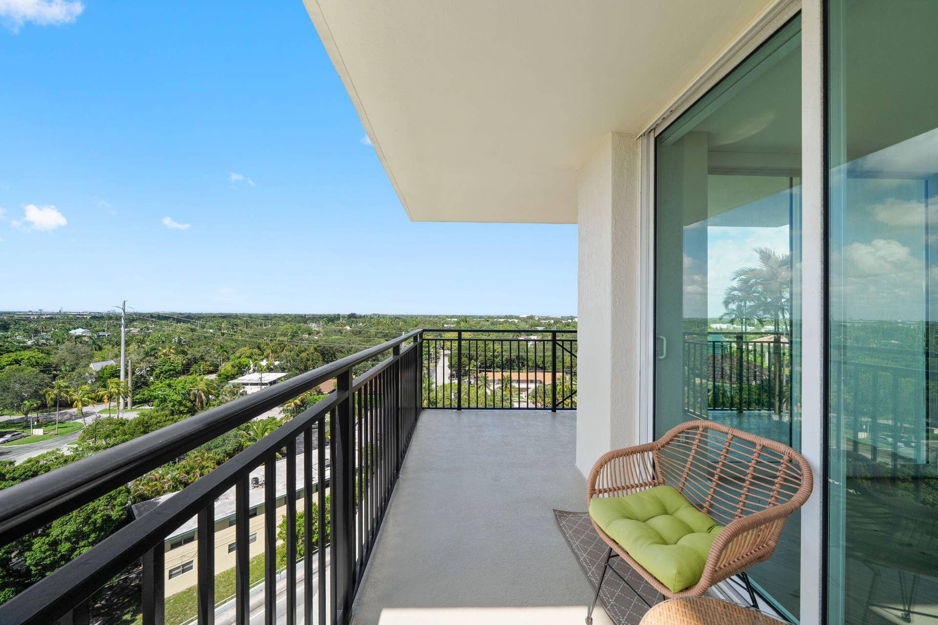 600 W LAS OLAS Boulevard, #902S, Fort Lauderdale, FL 33312 Covered terrace with seating area, creating a comfortable outdoor extension of the residence with broad neighborhood views.