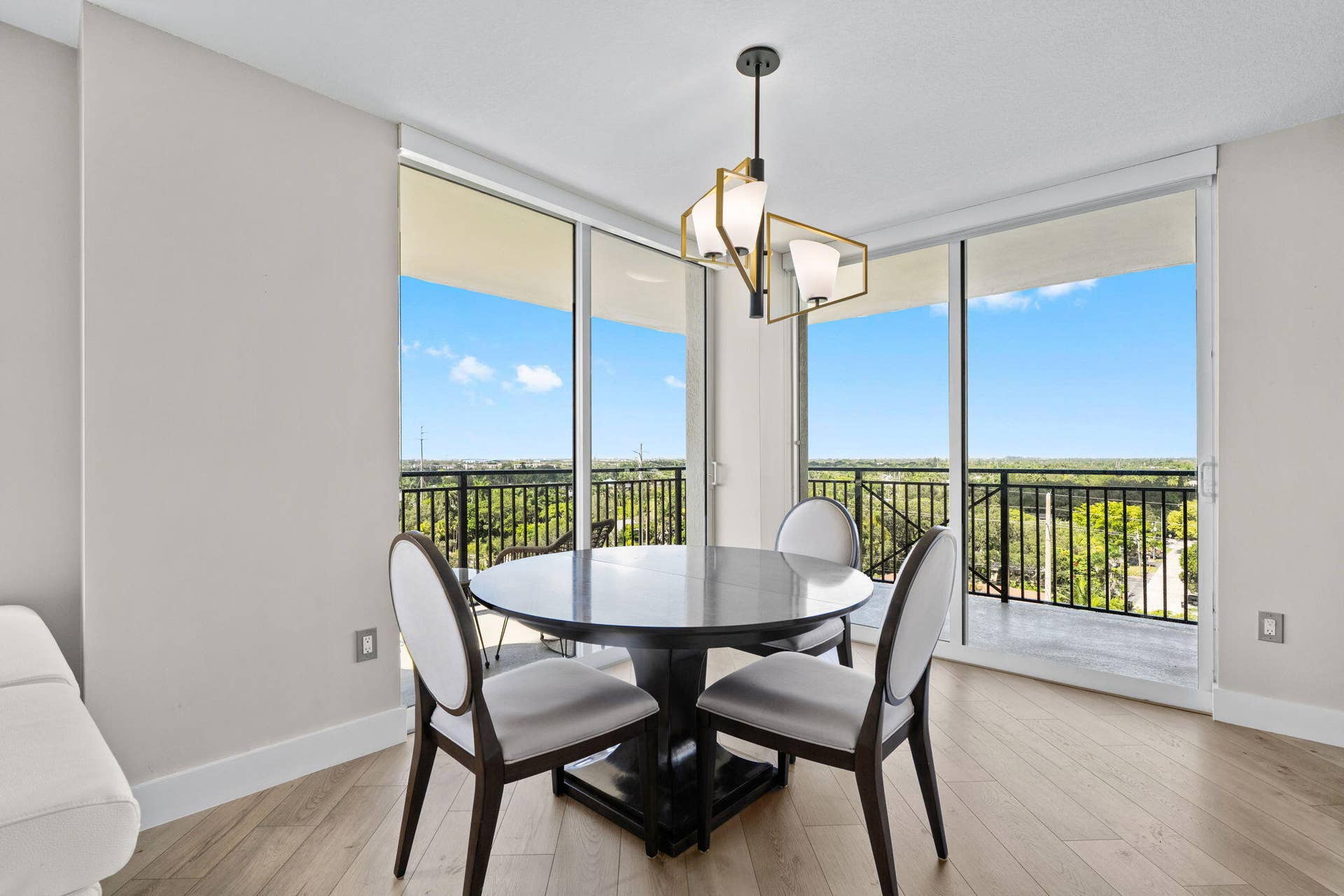 600 W LAS OLAS Boulevard, #902S, Fort Lauderdale, FL 33312 Bright dining area surrounded by glass, with direct terrace access and open views across Sailboat Bend and the surrounding Fort Lauderdale area.