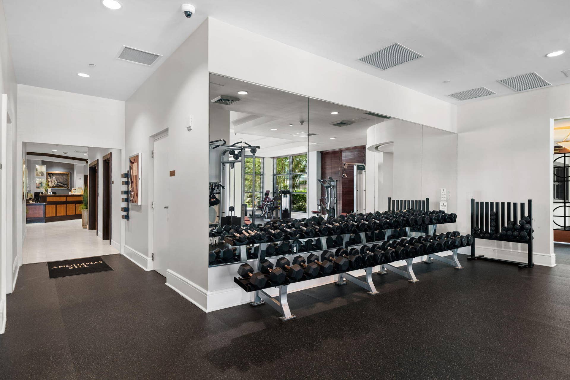 600 W LAS OLAS Boulevard, #902S, Fort Lauderdale, FL 33312 Dedicated free-weight area with dumbbells, mirrored walls & access to the Spa & Salon.