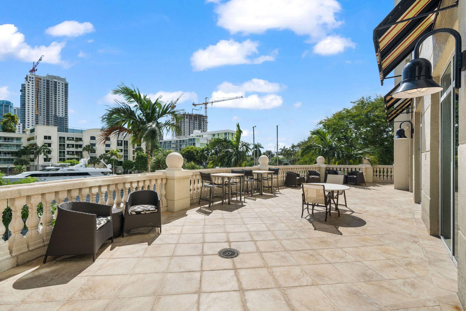600 W LAS OLAS Boulevard, #902S, Fort Lauderdale, FL 33312 Outdoor waterfront patio with lounge & dining seating overlooking the marina & New River.