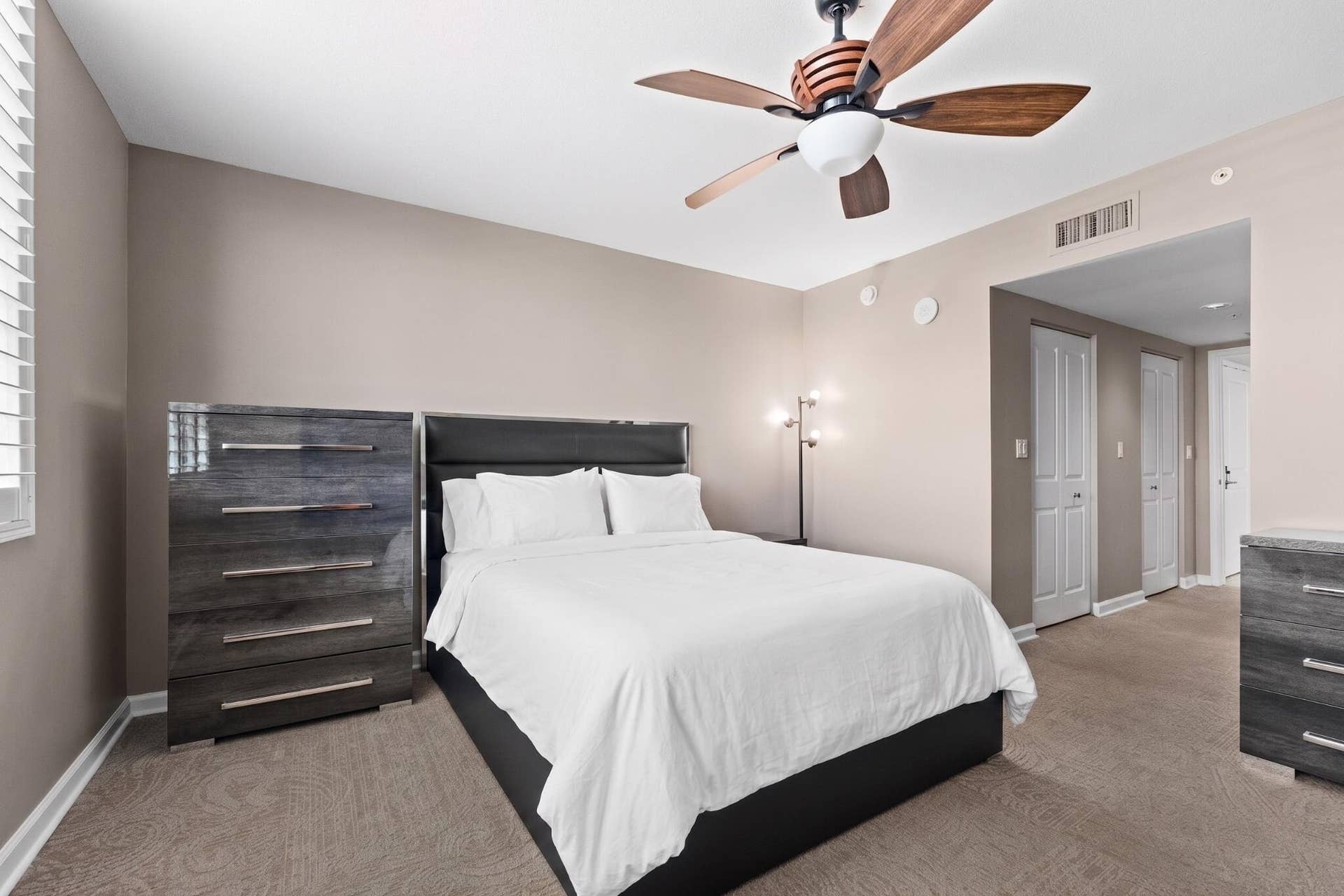 600 W LAS OLAS Boulevard, #902S, Fort Lauderdale, FL 33312 Furnished primary suite with bed, matching dressers, ceiling fan & convenient access to the primary bath and walk-in closets.