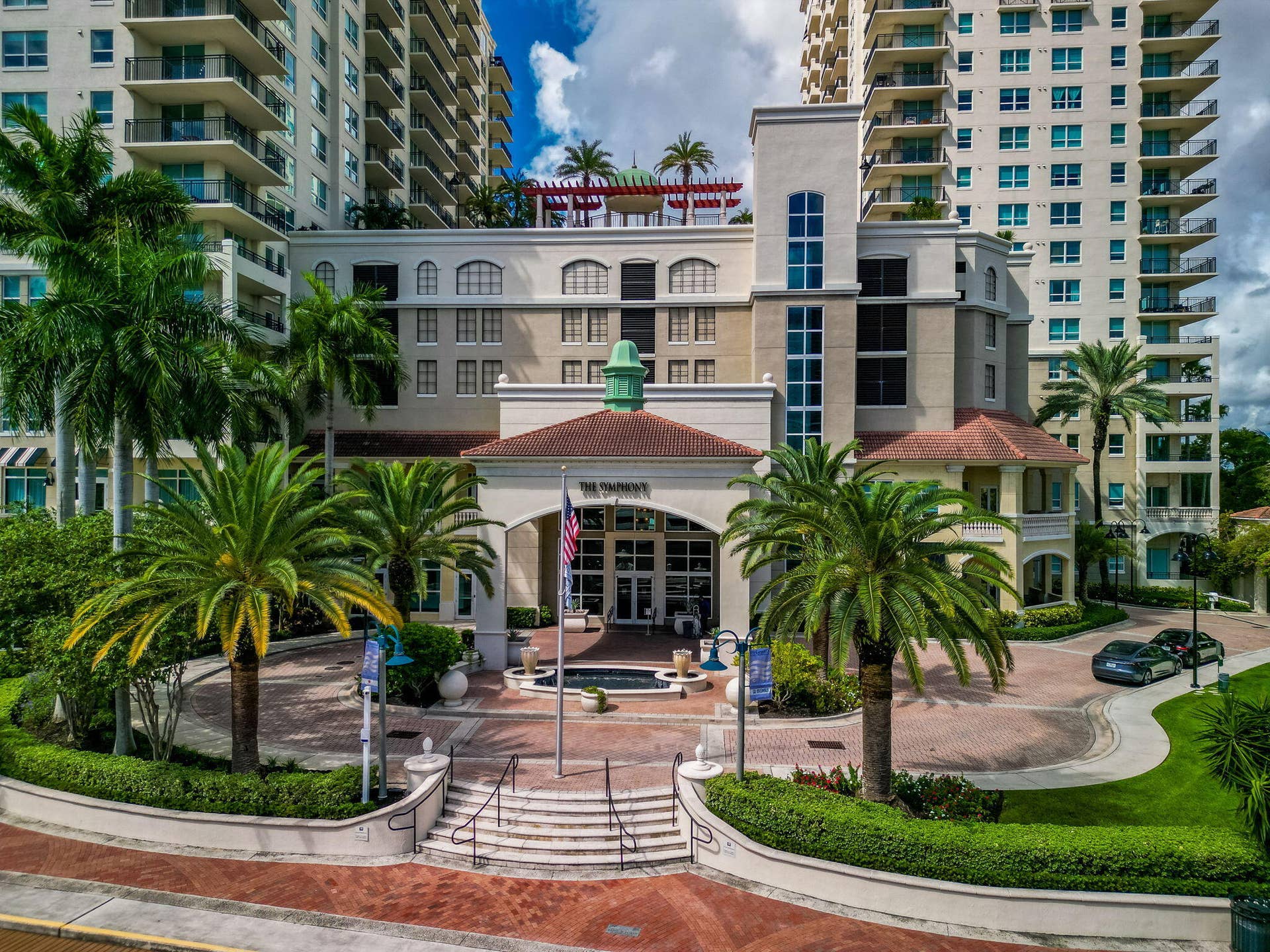 600 W LAS OLAS Boulevard, #902S, Fort Lauderdale, FL 33312 Palm-lined entrance to The Symphony, framed by landscaped grounds & an elegant waterfront-resort atmosphere.
