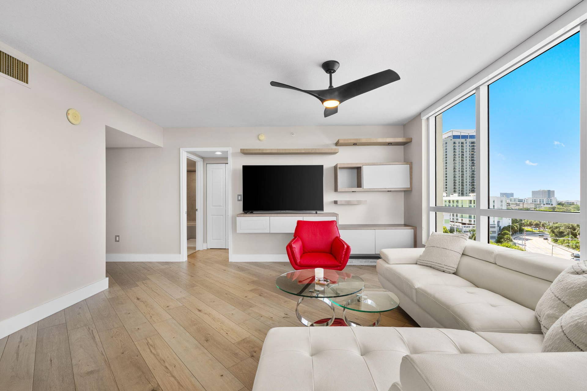 600 W LAS OLAS Boulevard, #902S, Fort Lauderdale, FL 33312 Refined living area with wood-look flooring, custom built-in media & display cabinetry, expansive windows & abundant natural light.