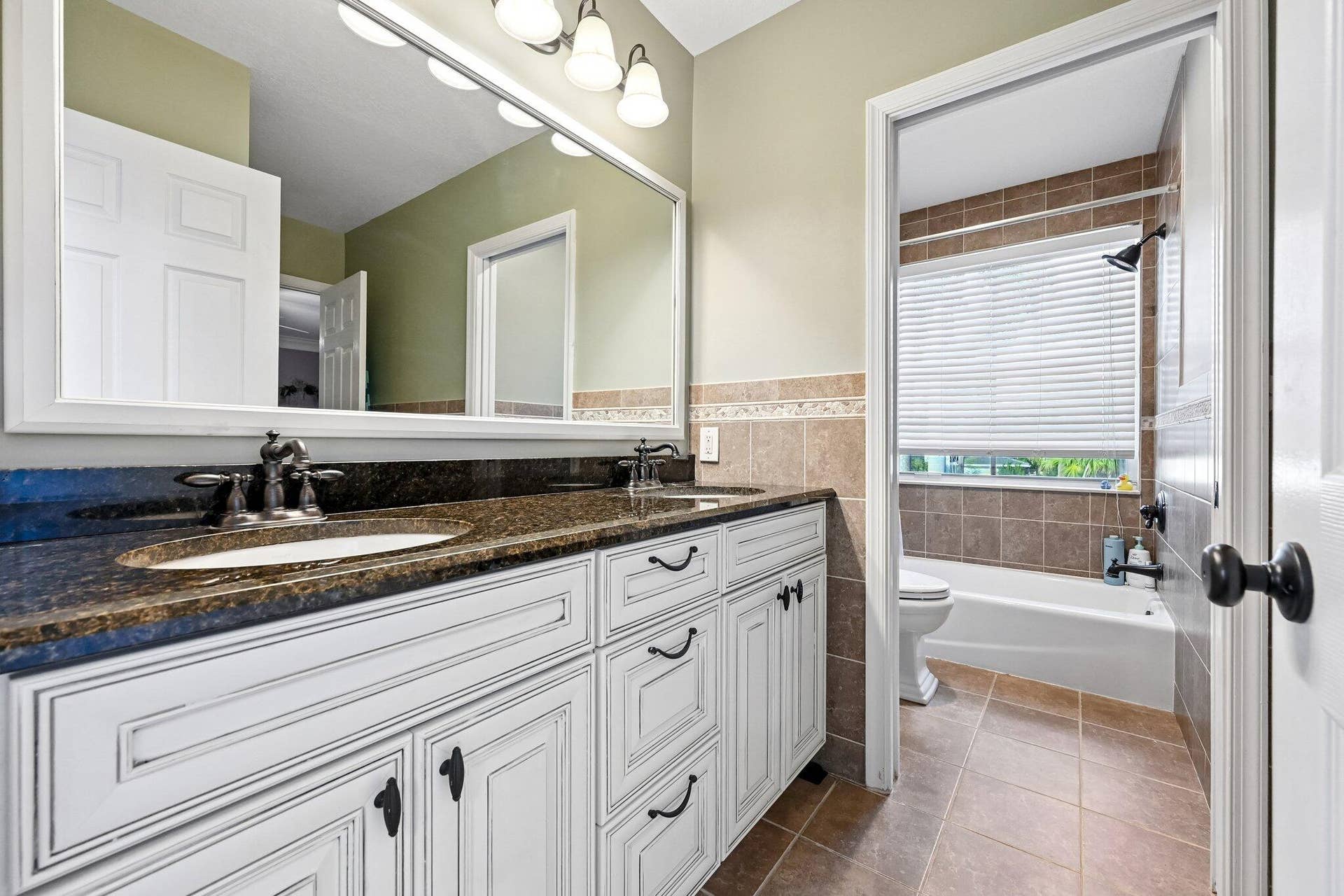 1664 Victoria Pointe Lane, Weston, FL 33327 39-web-or-mls-Victoria Pointe Ln-S0808-0