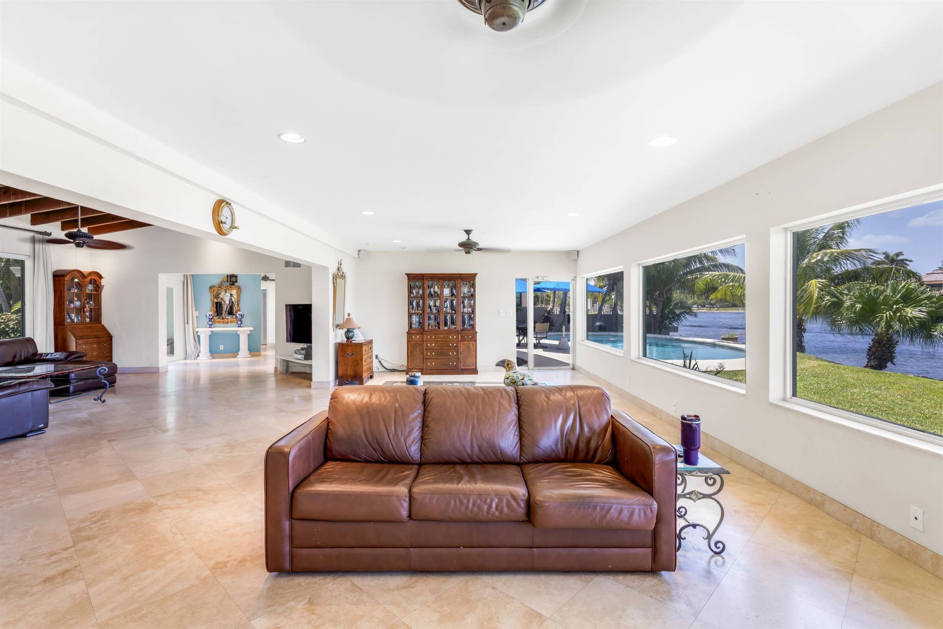 2605 N RIVERSIDE Drive, Pompano Beach, FL 33062 FAMILY_ROOM_STRAIGHT_TO_POOL