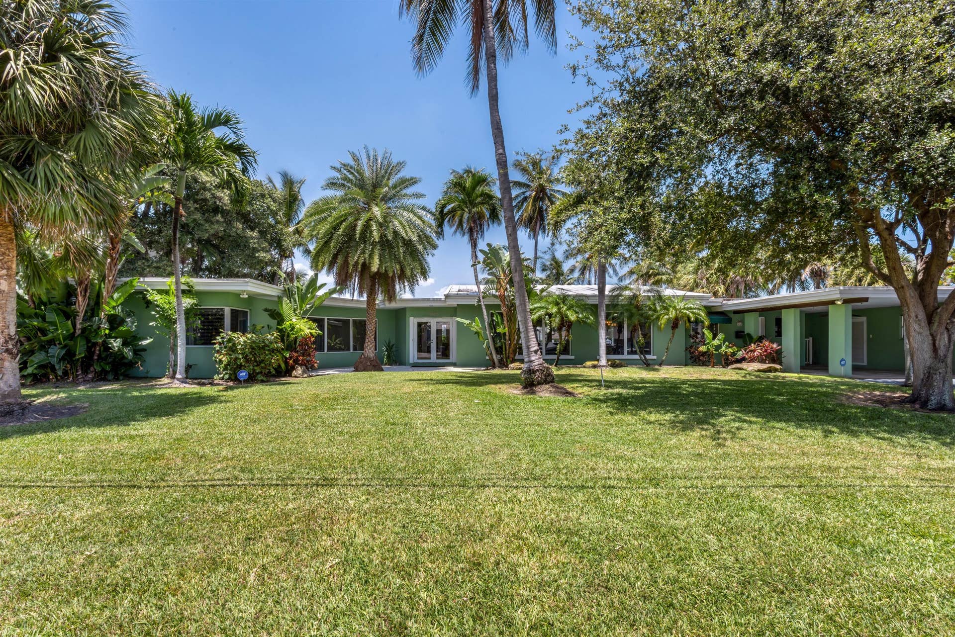 2605 N RIVERSIDE Drive, Pompano Beach, FL 33062 FRONT_STRAIGHT