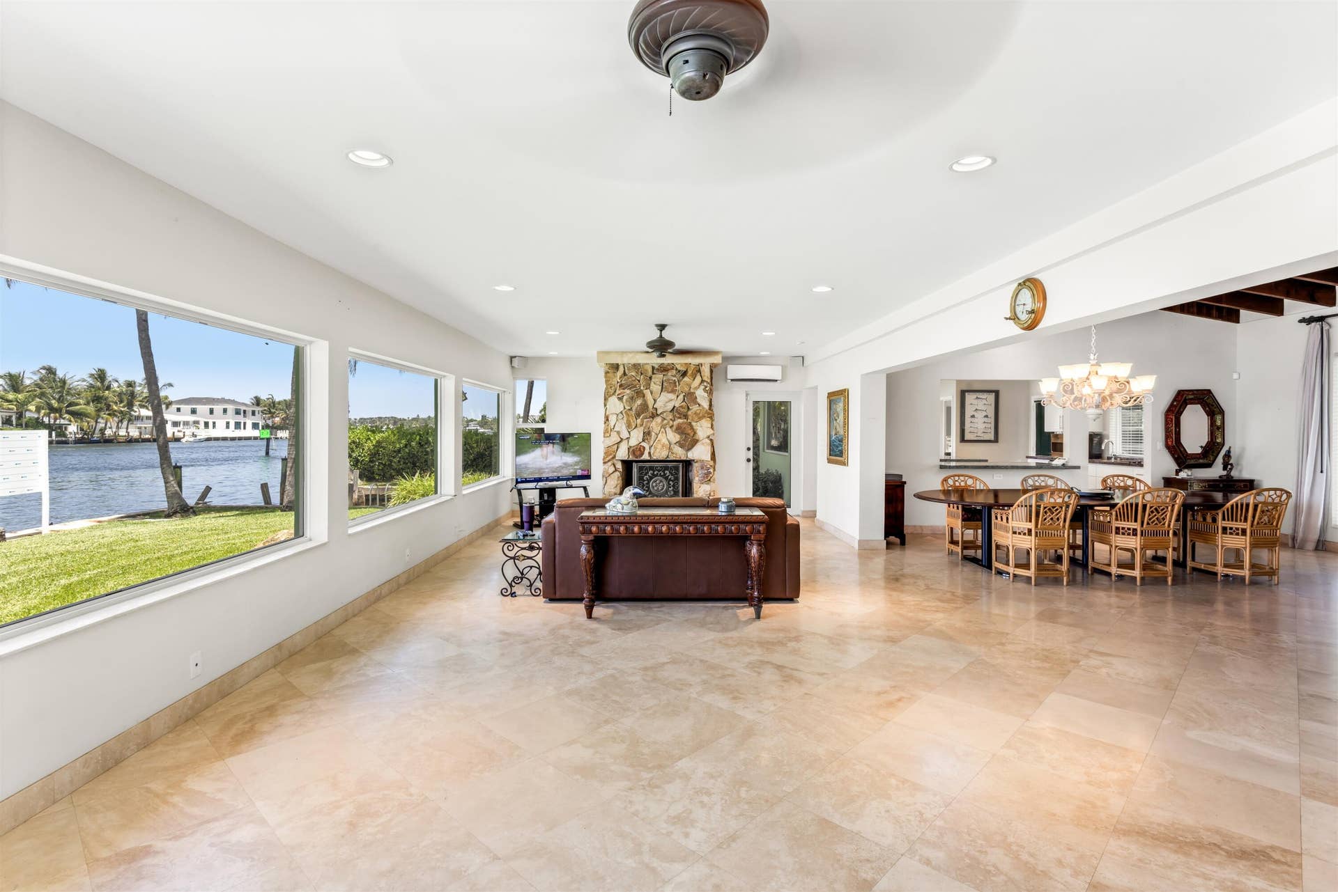 2605 N RIVERSIDE Drive, Pompano Beach, FL 33062 FAMILY_ROOM_STRAIGHT
