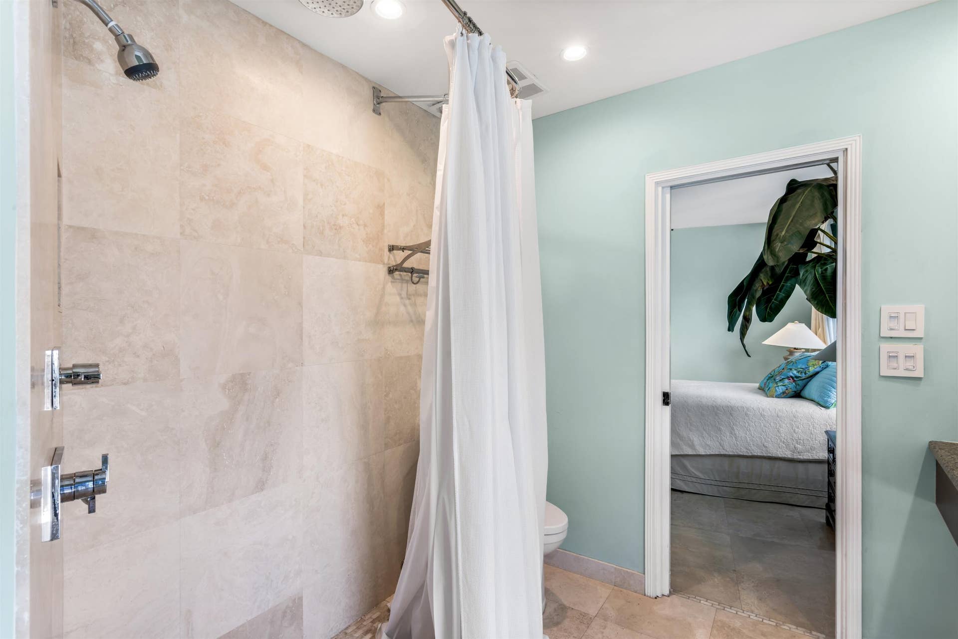 2605 N RIVERSIDE Drive, Pompano Beach, FL 33062 BATHROOM_ANGLE_TO_BEDROOM