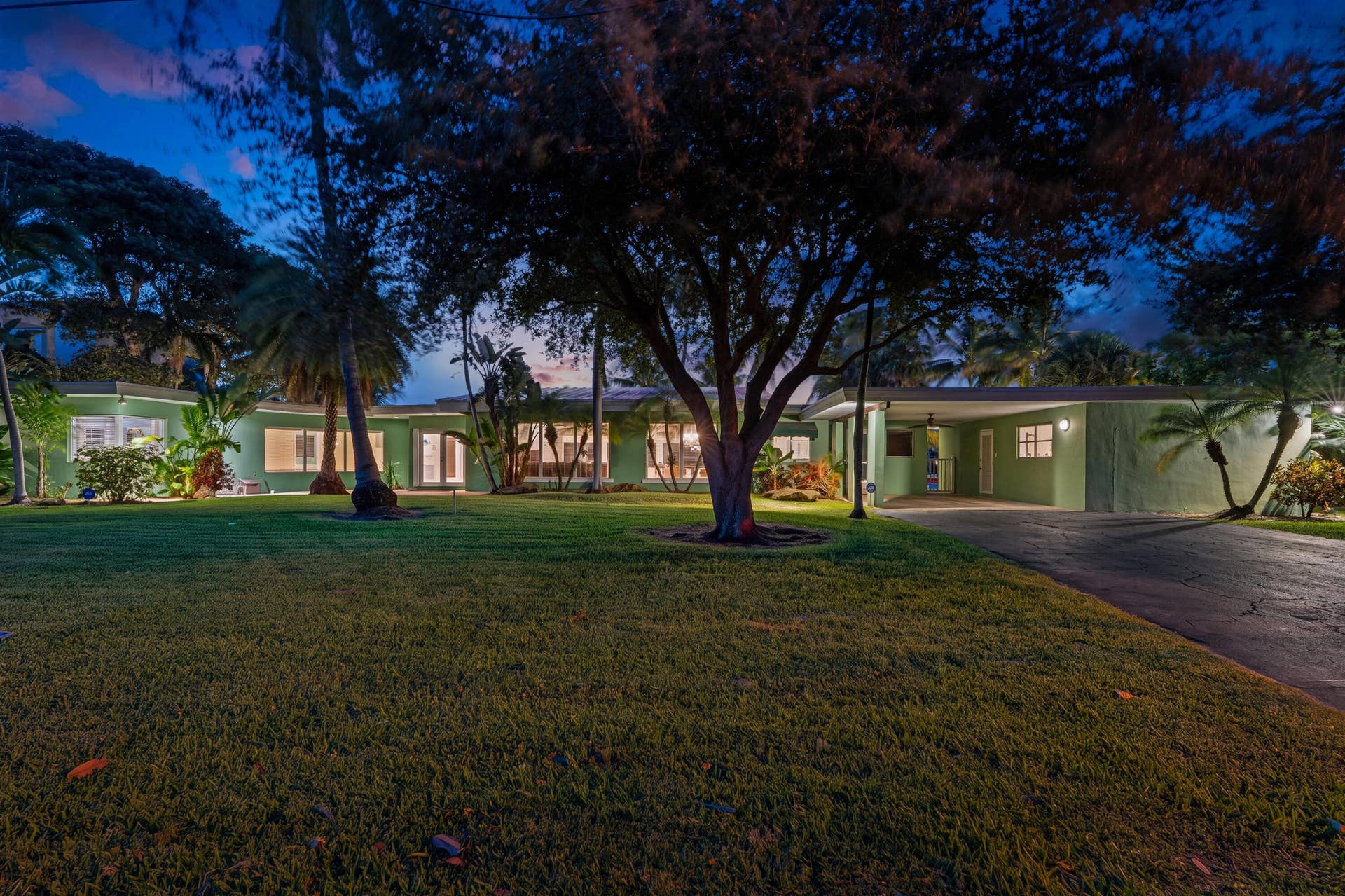 2605 N RIVERSIDE Drive, Pompano Beach, FL 33062 FRONT_STRAIGHT_SUNSET