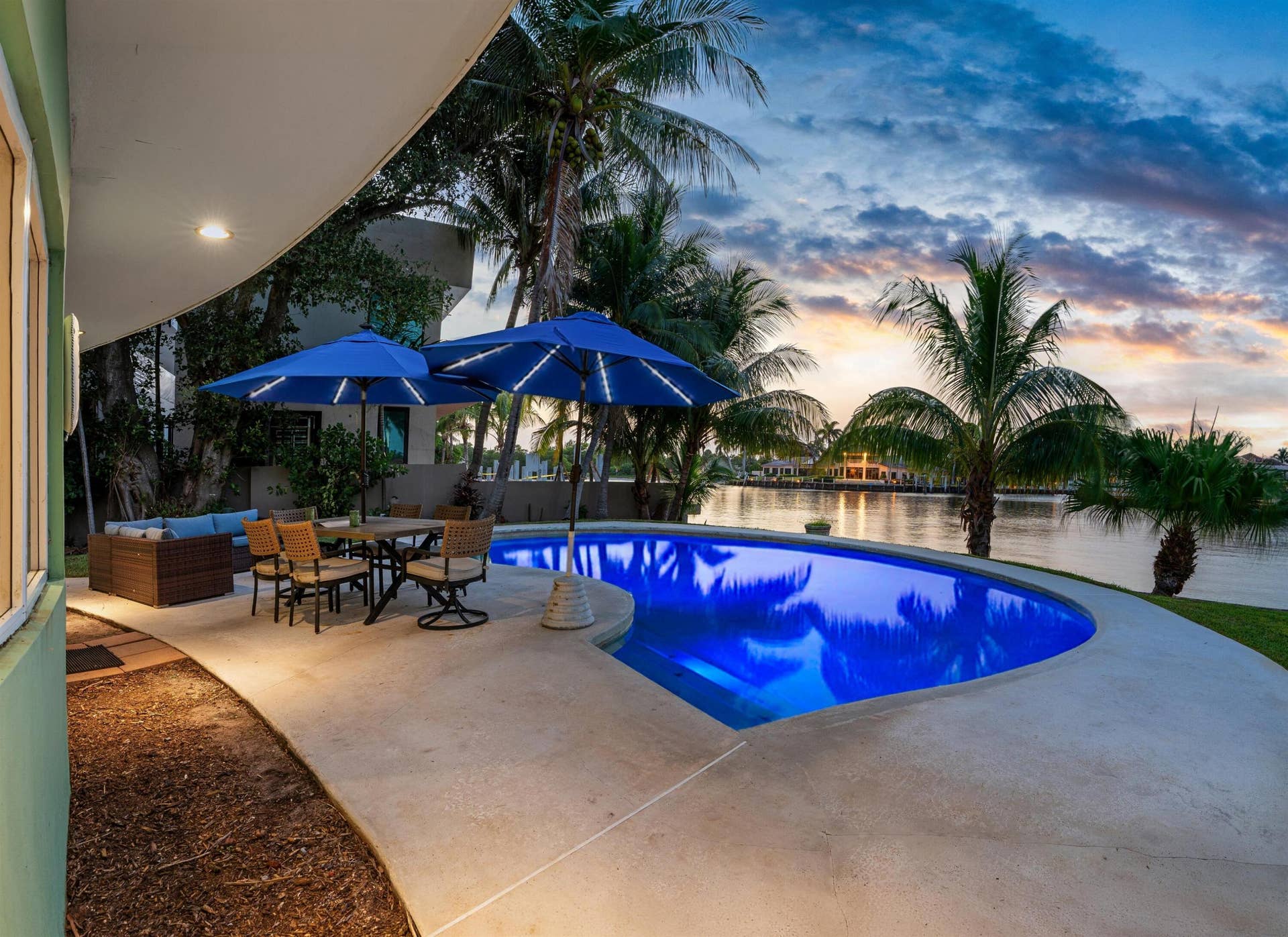2605 N RIVERSIDE Drive, Pompano Beach, FL 33062 POOL_ANGLE_LEFT_SUNSET