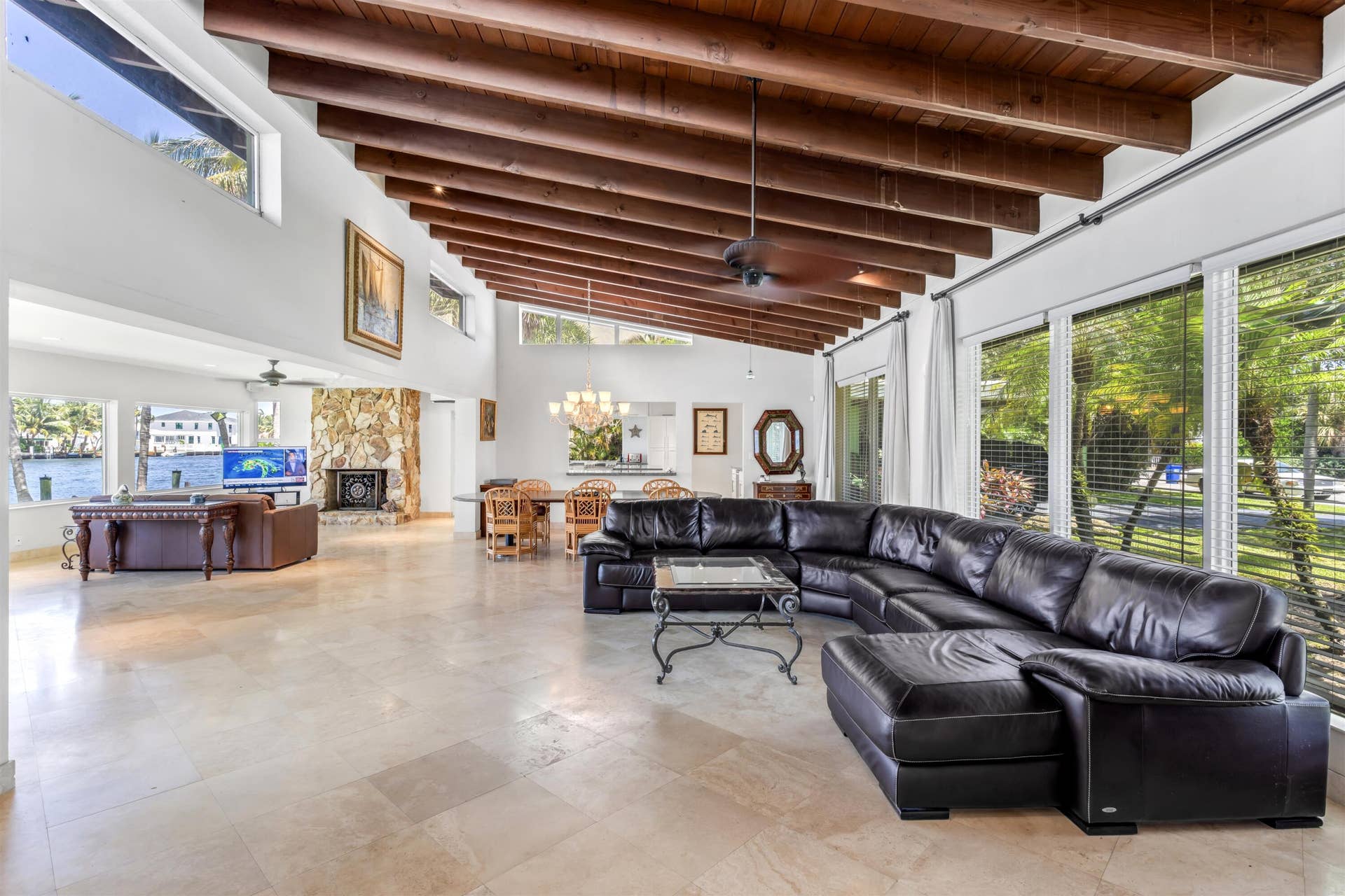 2605 N RIVERSIDE Drive, Pompano Beach, FL 33062 LIVING_ROOM_STRAIGHT_TO_DINING