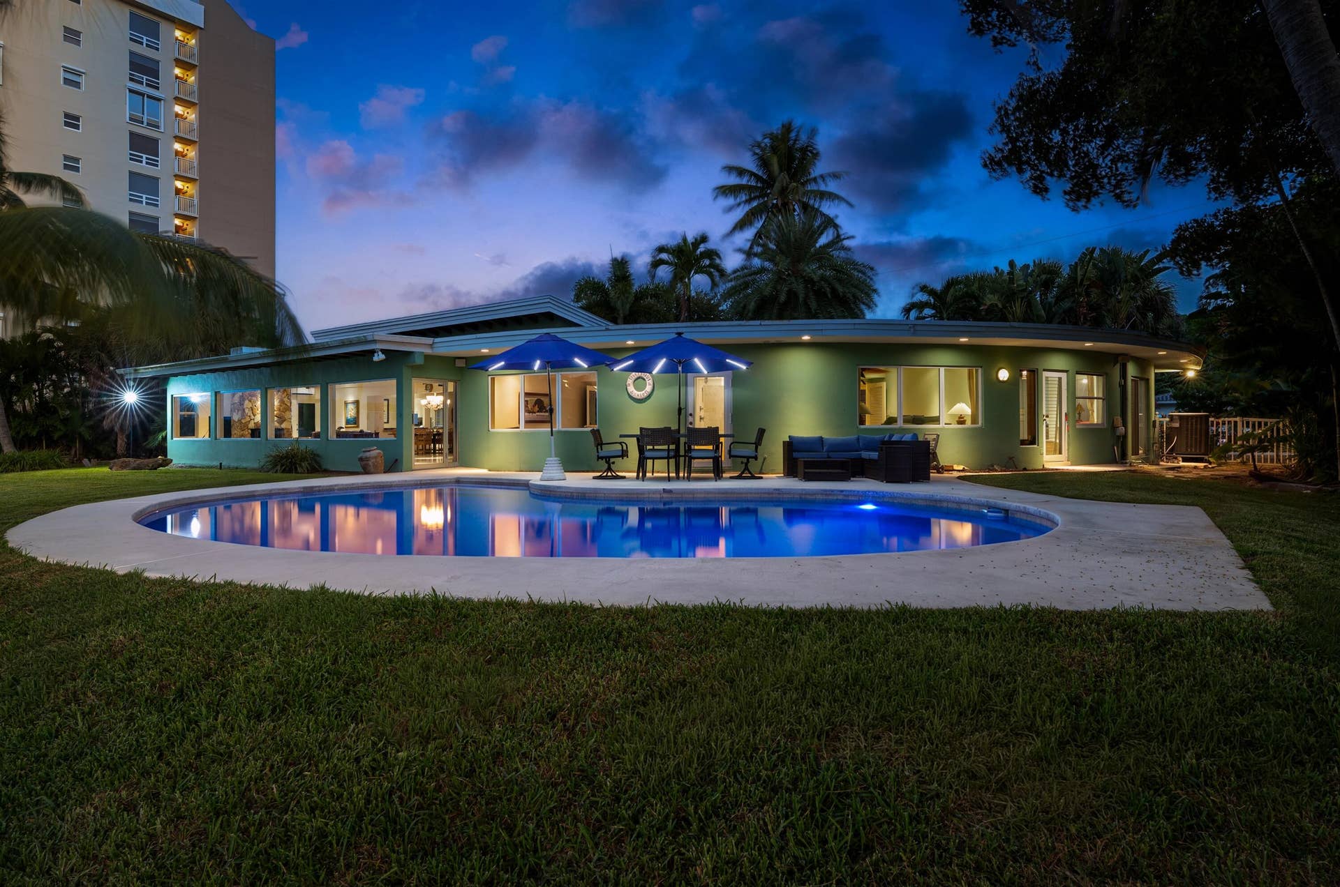 2605 N RIVERSIDE Drive, Pompano Beach, FL 33062 POOL_TO_REAR_SUNSET