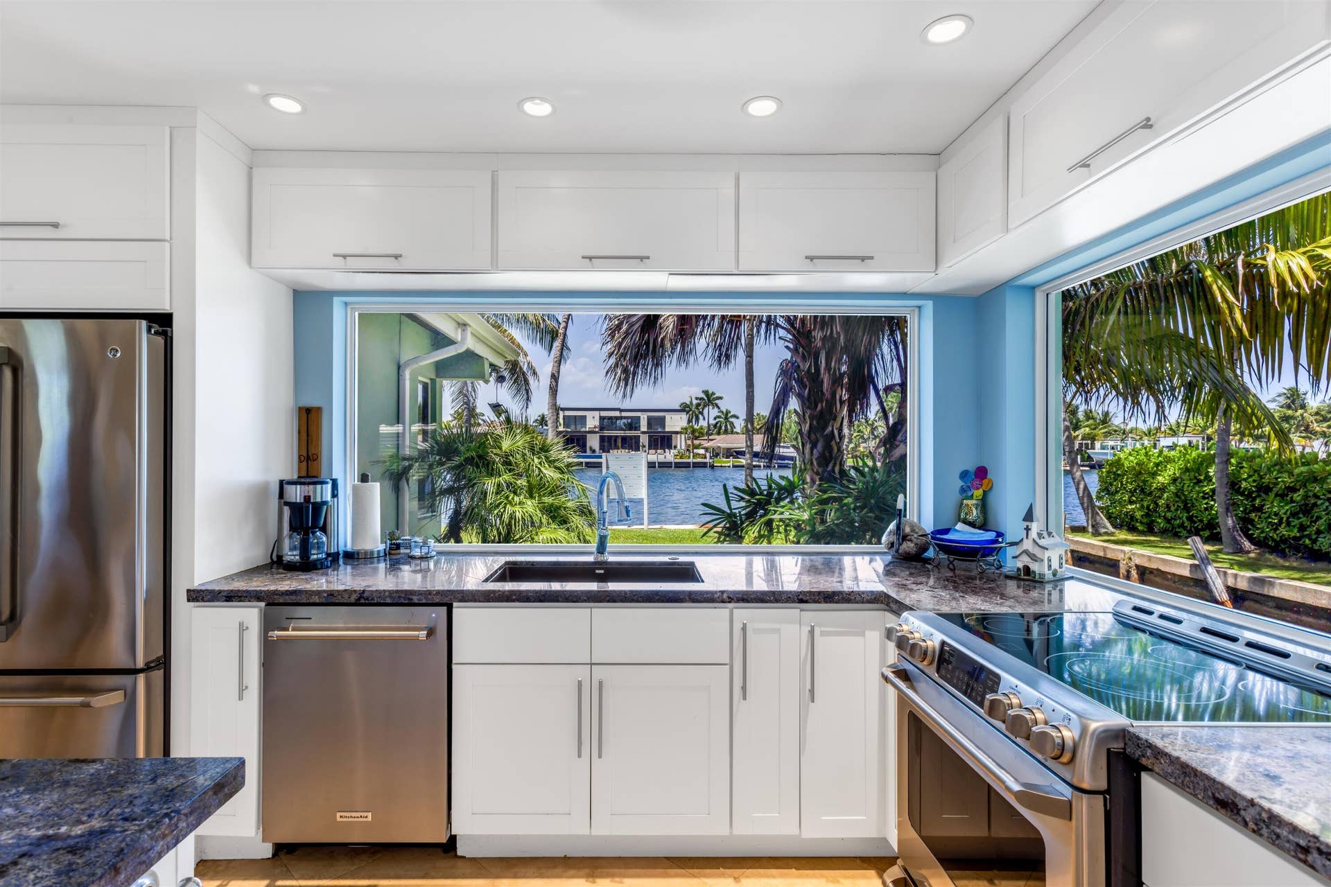 2605 N RIVERSIDE Drive, Pompano Beach, FL 33062 KITCHEN_STRAIGHT_VIEW