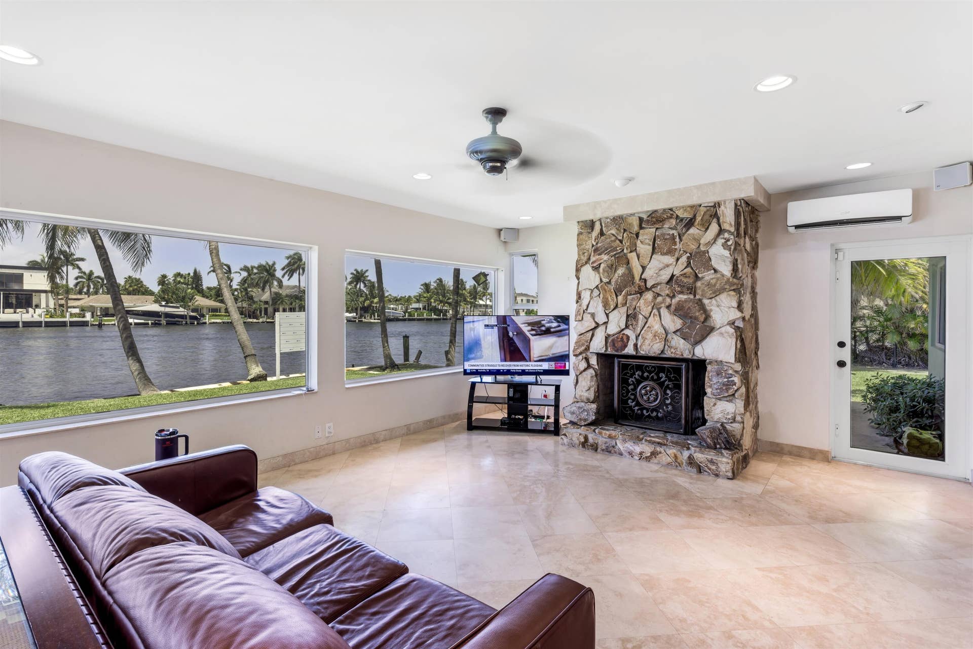 2605 N RIVERSIDE Drive, Pompano Beach, FL 33062 FAMILY_ROOM_ANGLE