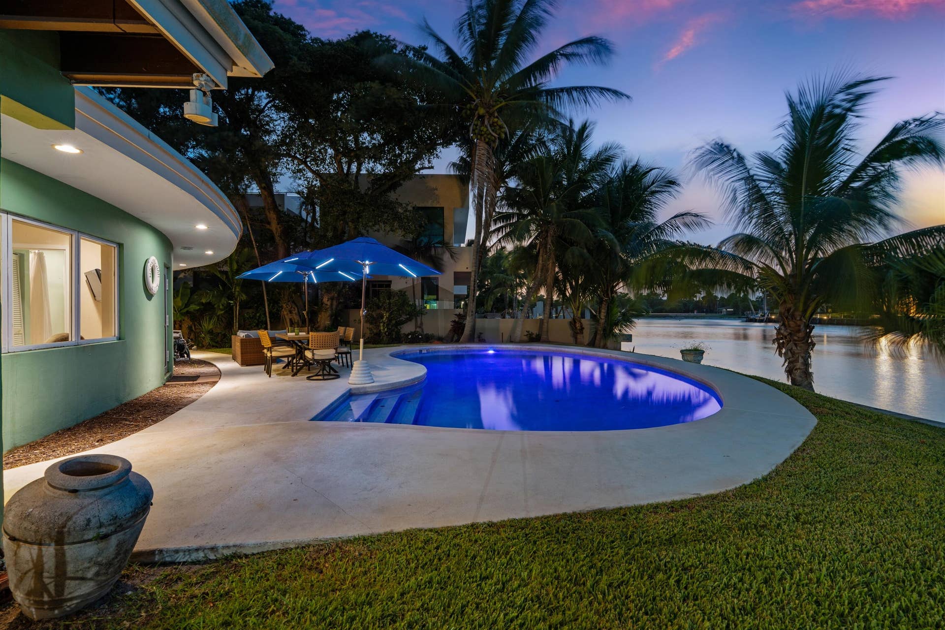 2605 N RIVERSIDE Drive, Pompano Beach, FL 33062 POOL_STRAIGHT_LEFT_SUNSET