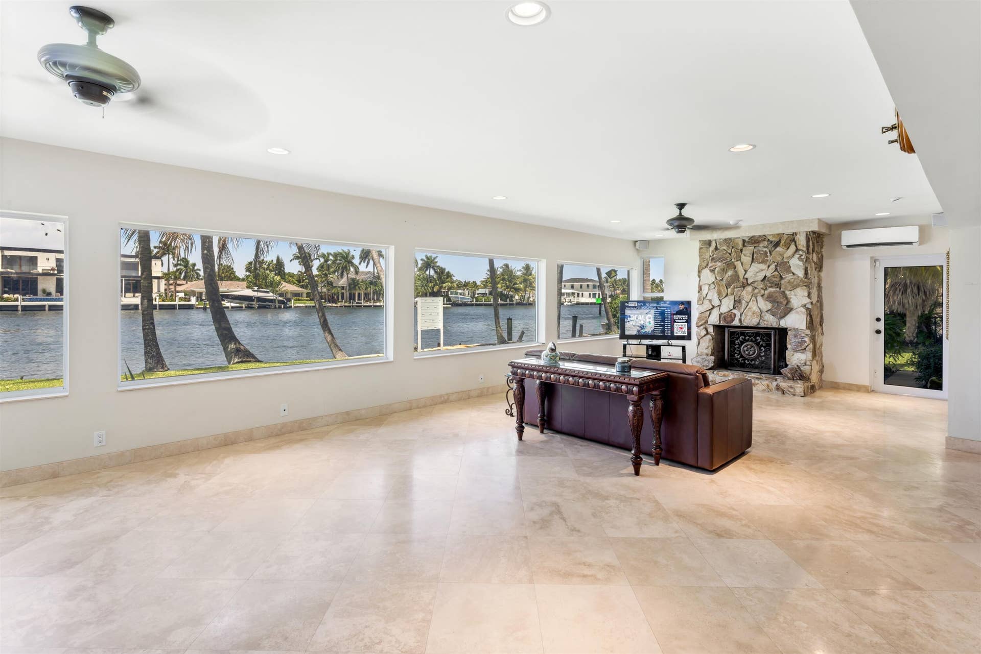 2605 N RIVERSIDE Drive, Pompano Beach, FL 33062 FAMILY_ROOM_ANGLE_RIGHT