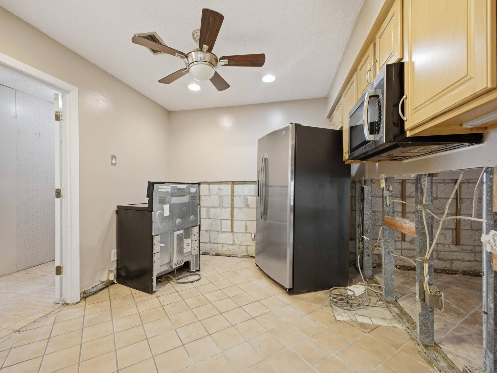 5088 NW 5TH Street, Delray Beach, FL 33445 Kitchen