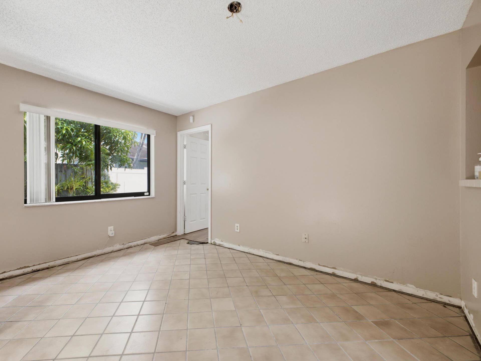 5088 NW 5TH Street, Delray Beach, FL 33445 Family