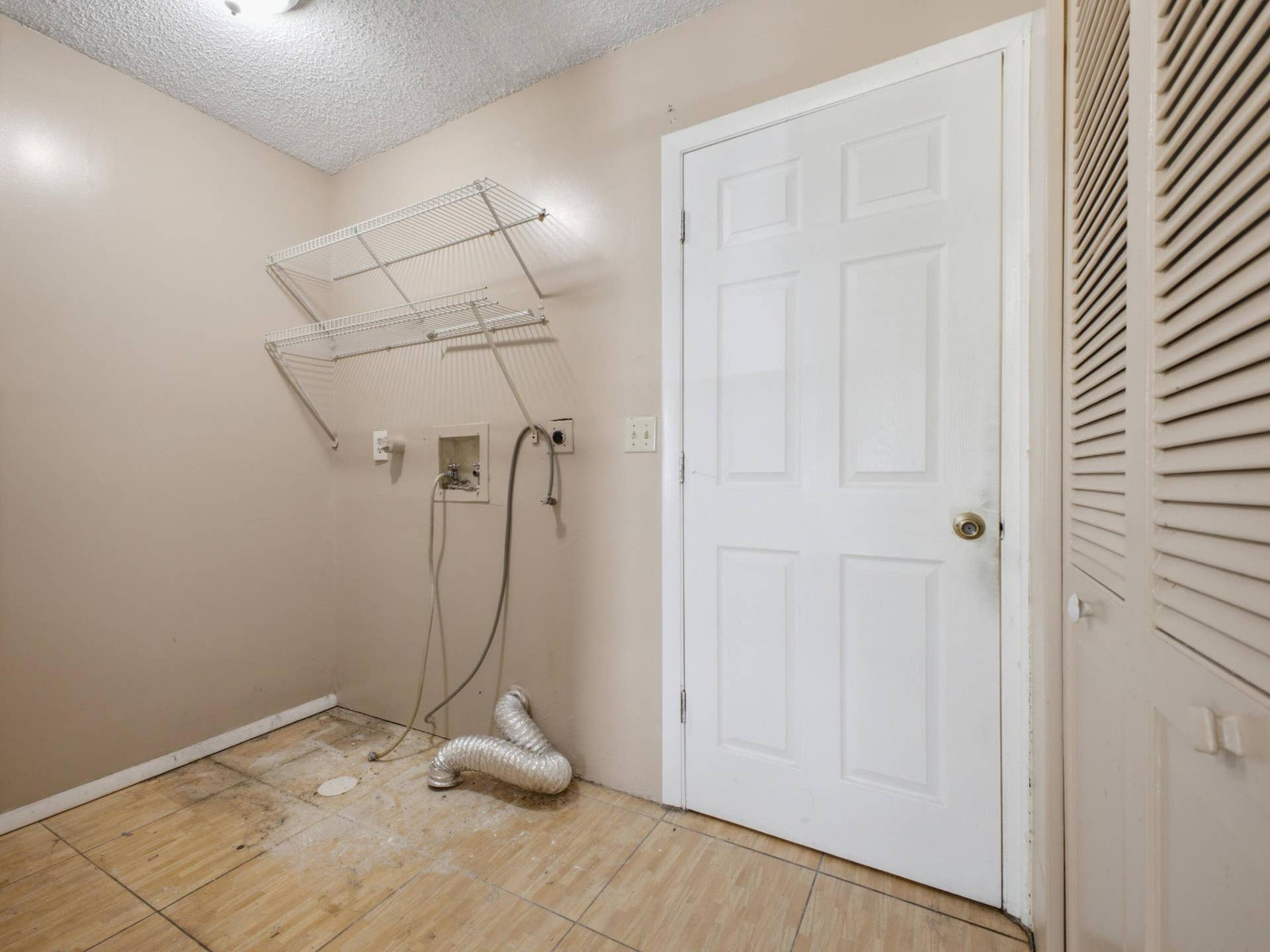 5088 NW 5TH Street, Delray Beach, FL 33445 Laundry