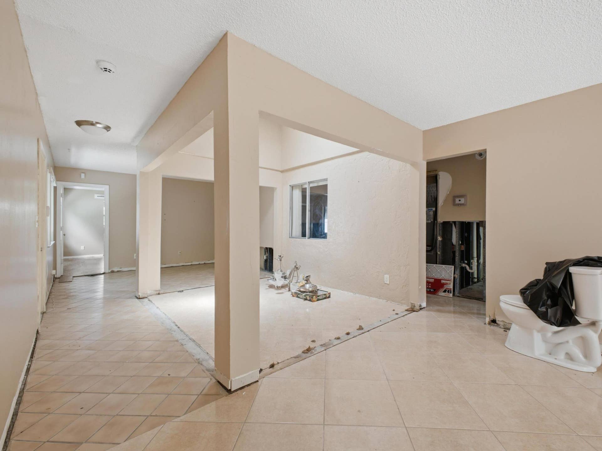 5088 NW 5TH Street, Delray Beach, FL 33445 Dining Family