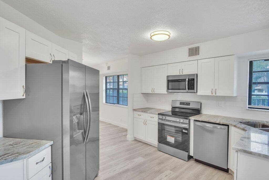 Kitchen R.jpg-SMALL