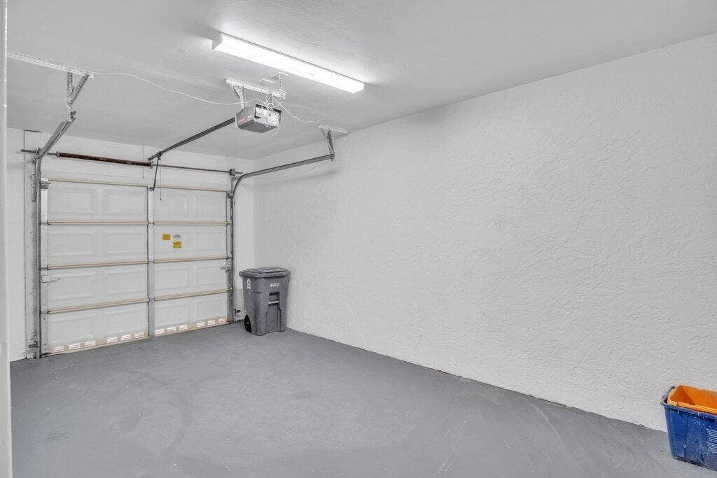 Garage.jpg-SMALL