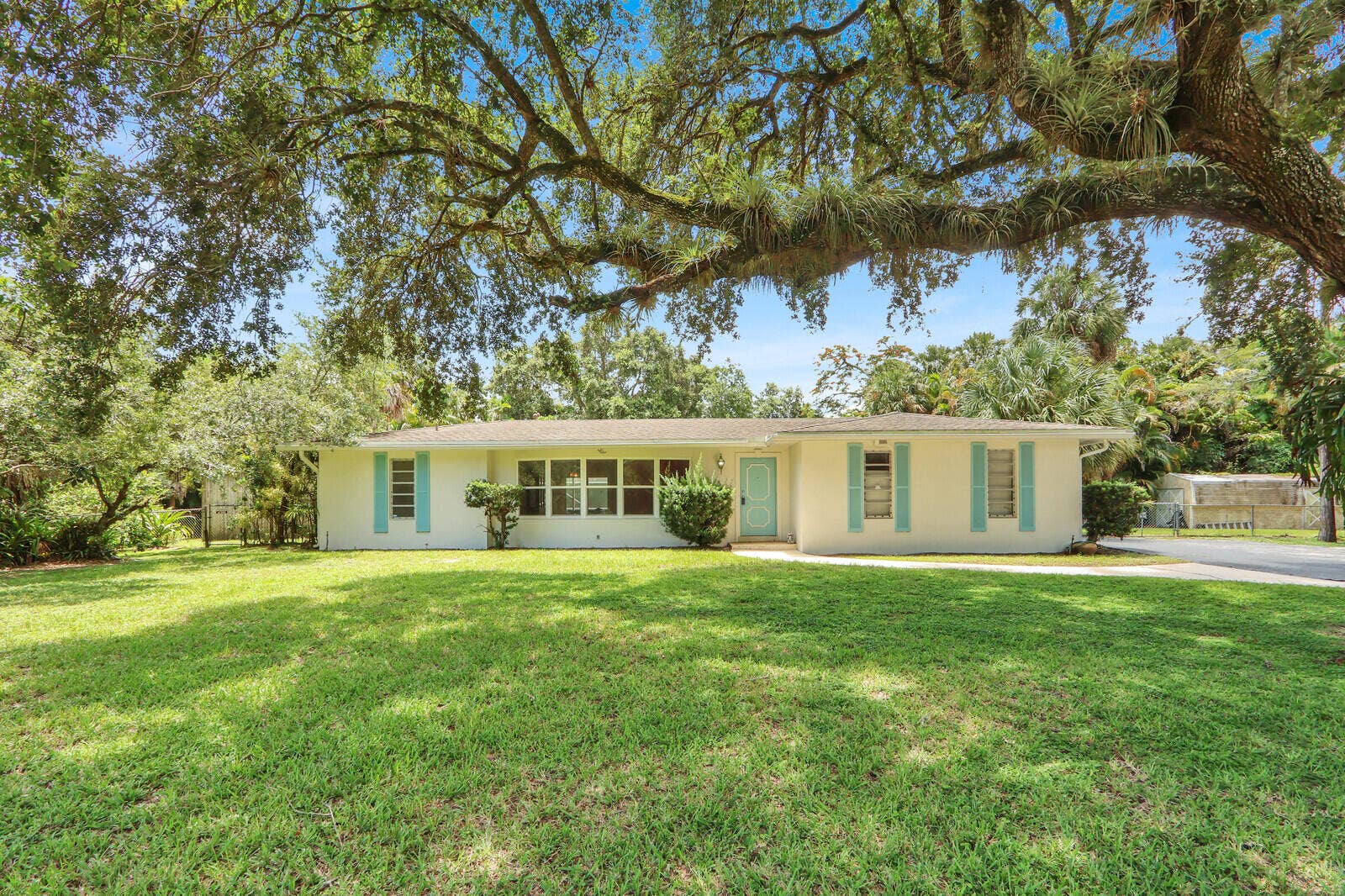 6466 Via Townsend, West Palm Beach, FL 33415 Front Exterior