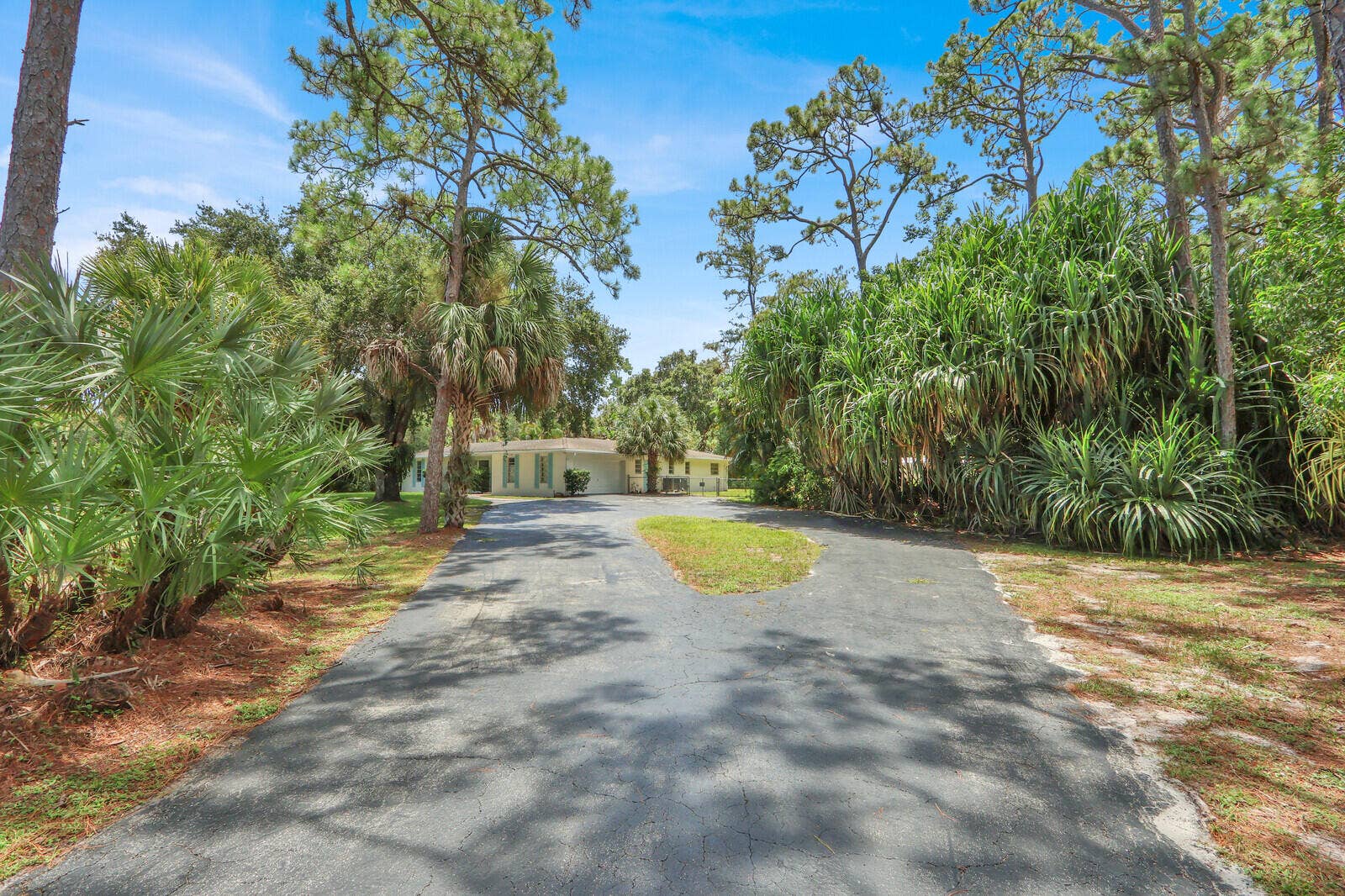 6466 Via Townsend, West Palm Beach, FL 33415 Private Driveway