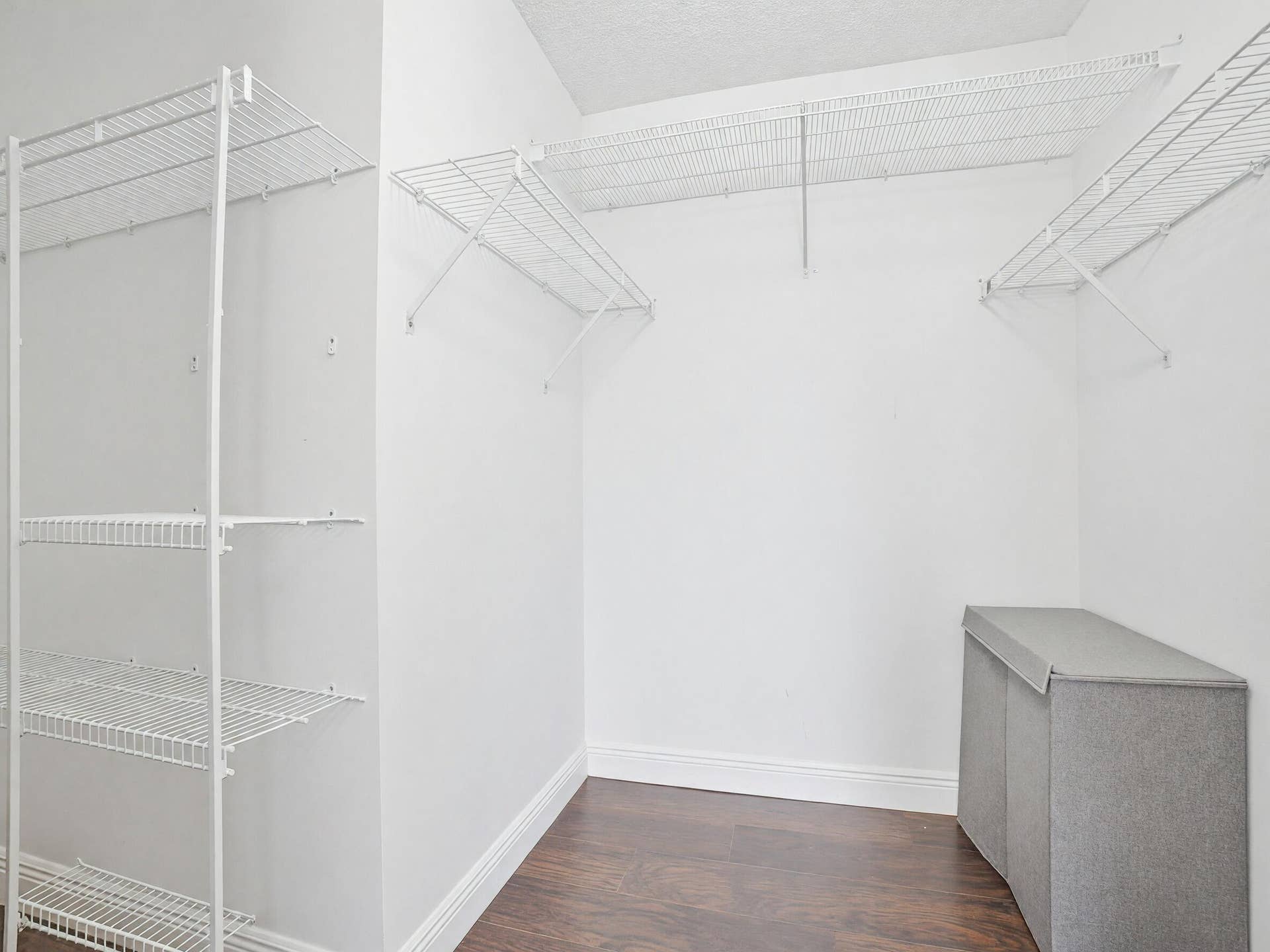 Bedroom1-Closet