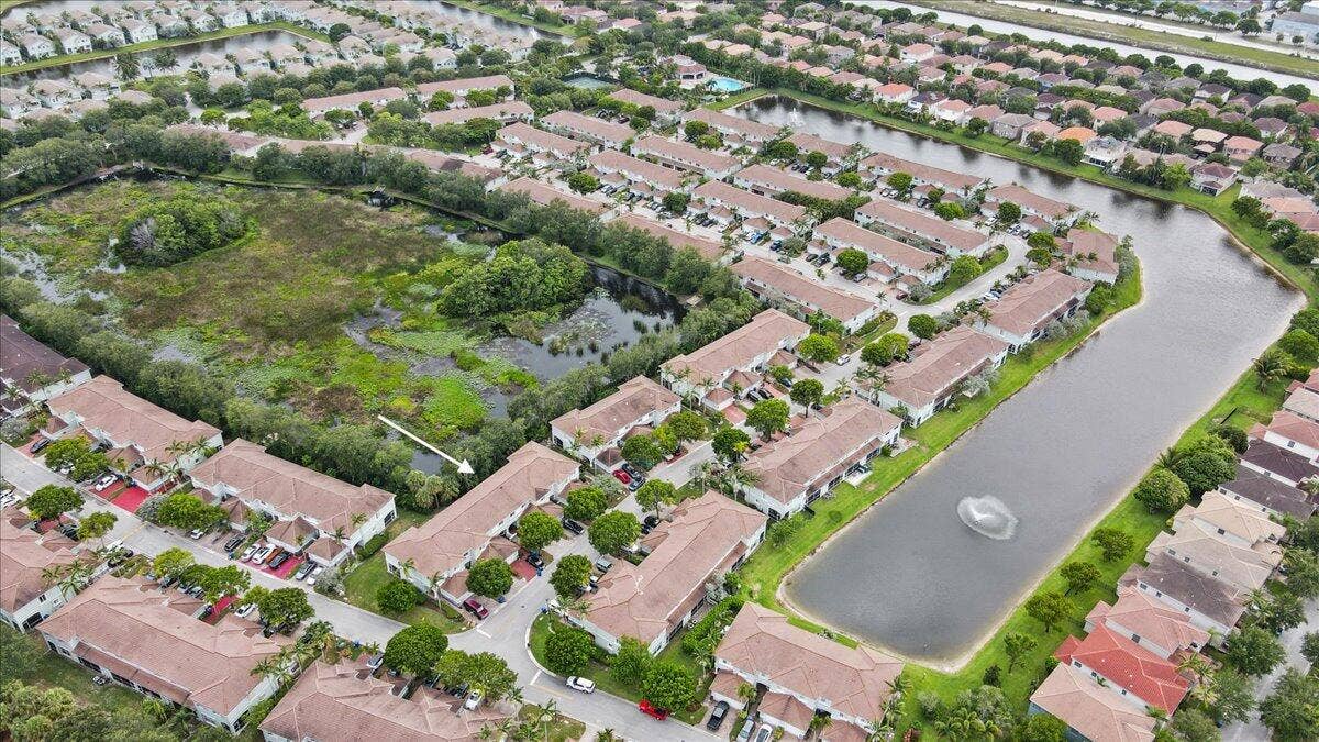 2227 OAKMONT Drive, Riviera Beach, FL 33404 40-final4 (5)