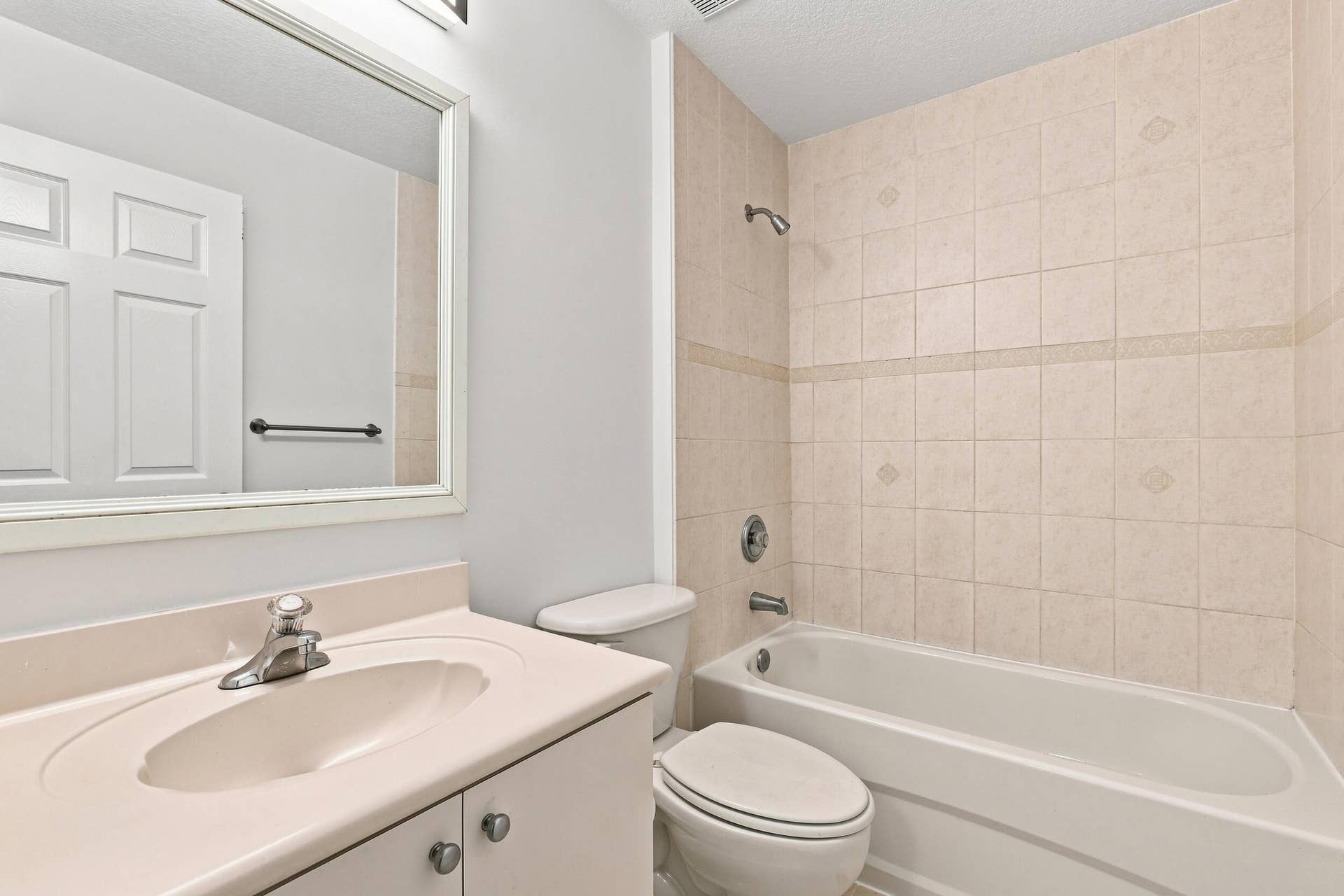 2107 Anchor Court, Fort Lauderdale, FL 33312 Full bathroom featuring a tub and shower combination with tiled surround, spacious vanity, and neutral finishes.