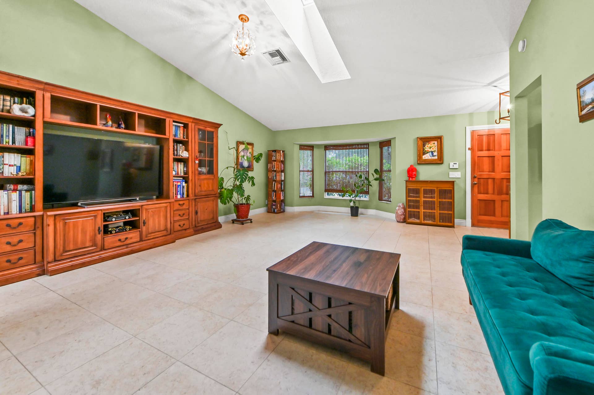 12369 157th Street N, Jupiter, FL 33478 08 Living room 04