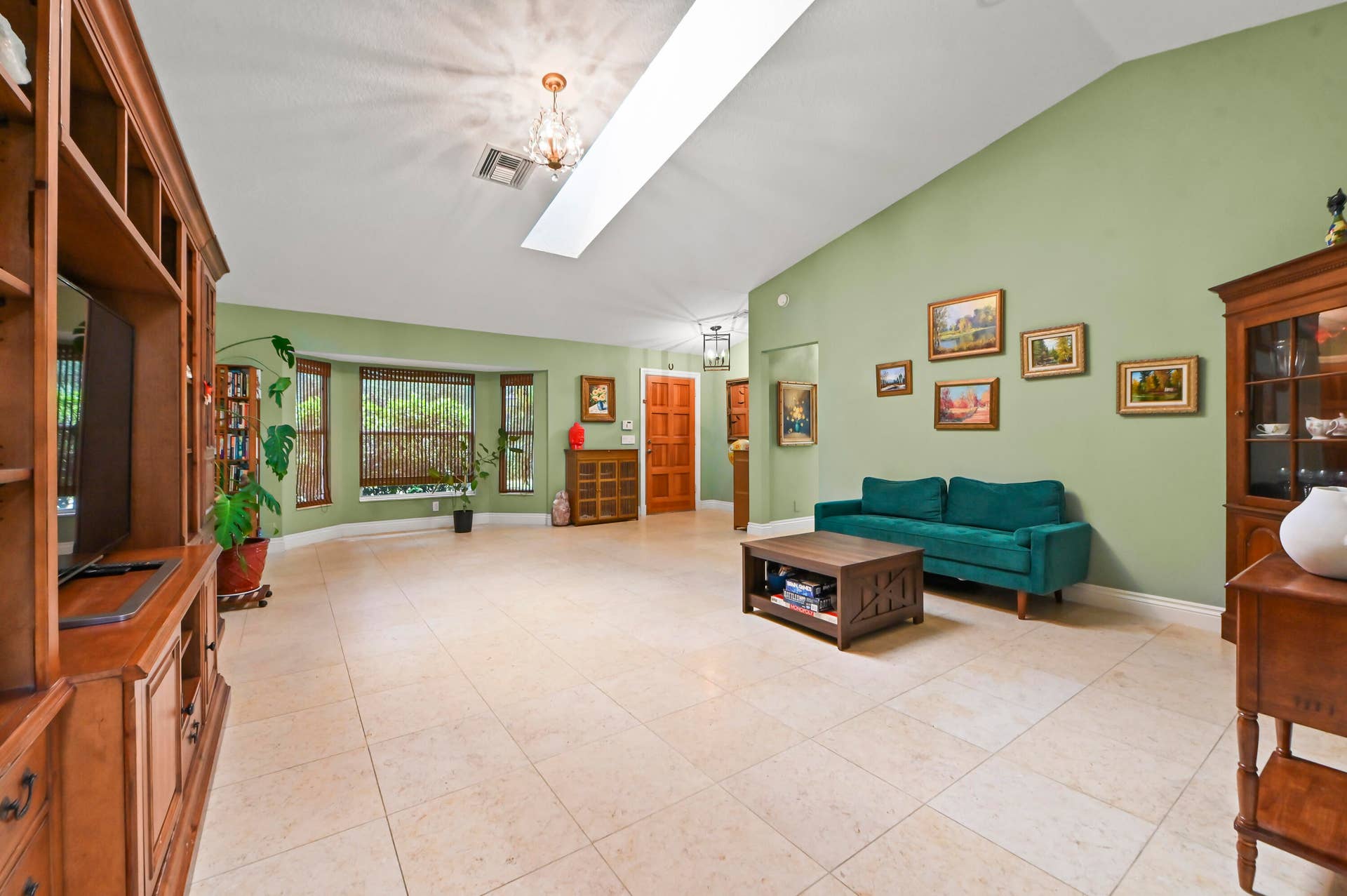 12369 157th Street N, Jupiter, FL 33478 07 Living room 03