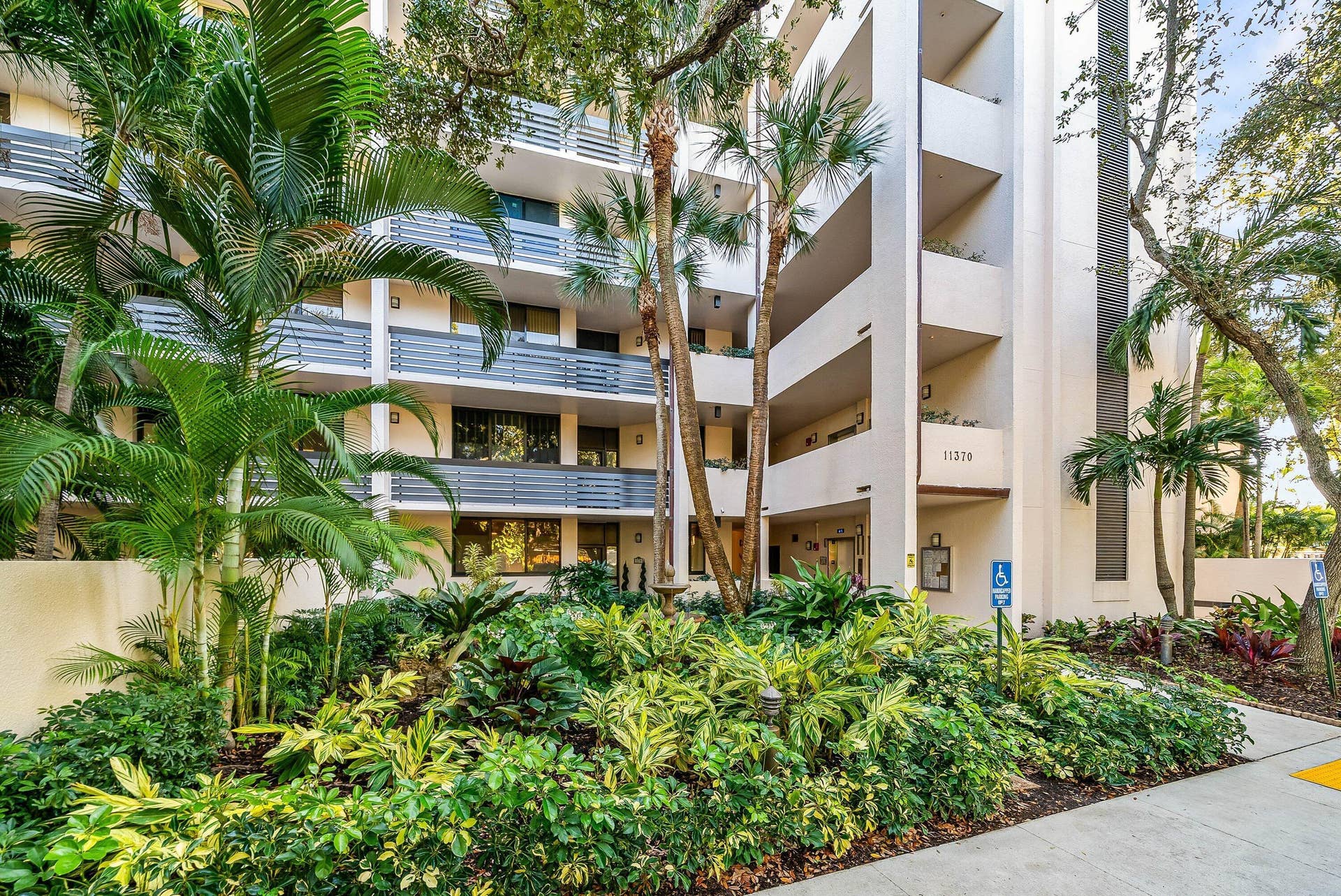 11370 Twelve Oaks Way, #418, North Palm Beach, FL 33408 002-1137012OaksWay-418-NorthPalmBeach-FL