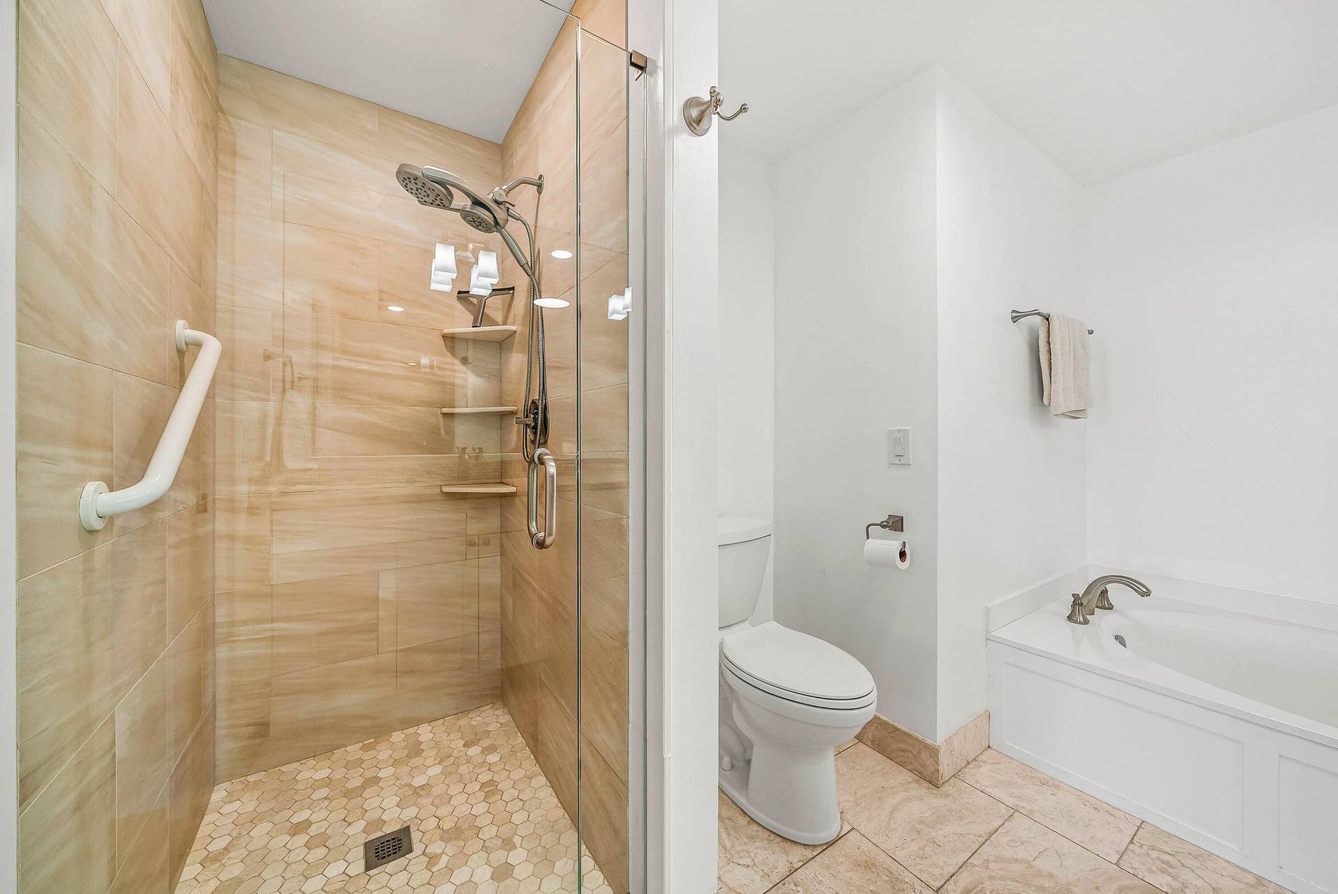 11370 Twelve Oaks Way, #418, North Palm Beach, FL 33408 018-1137012OaksWay-418-NorthPalmBeach-FL