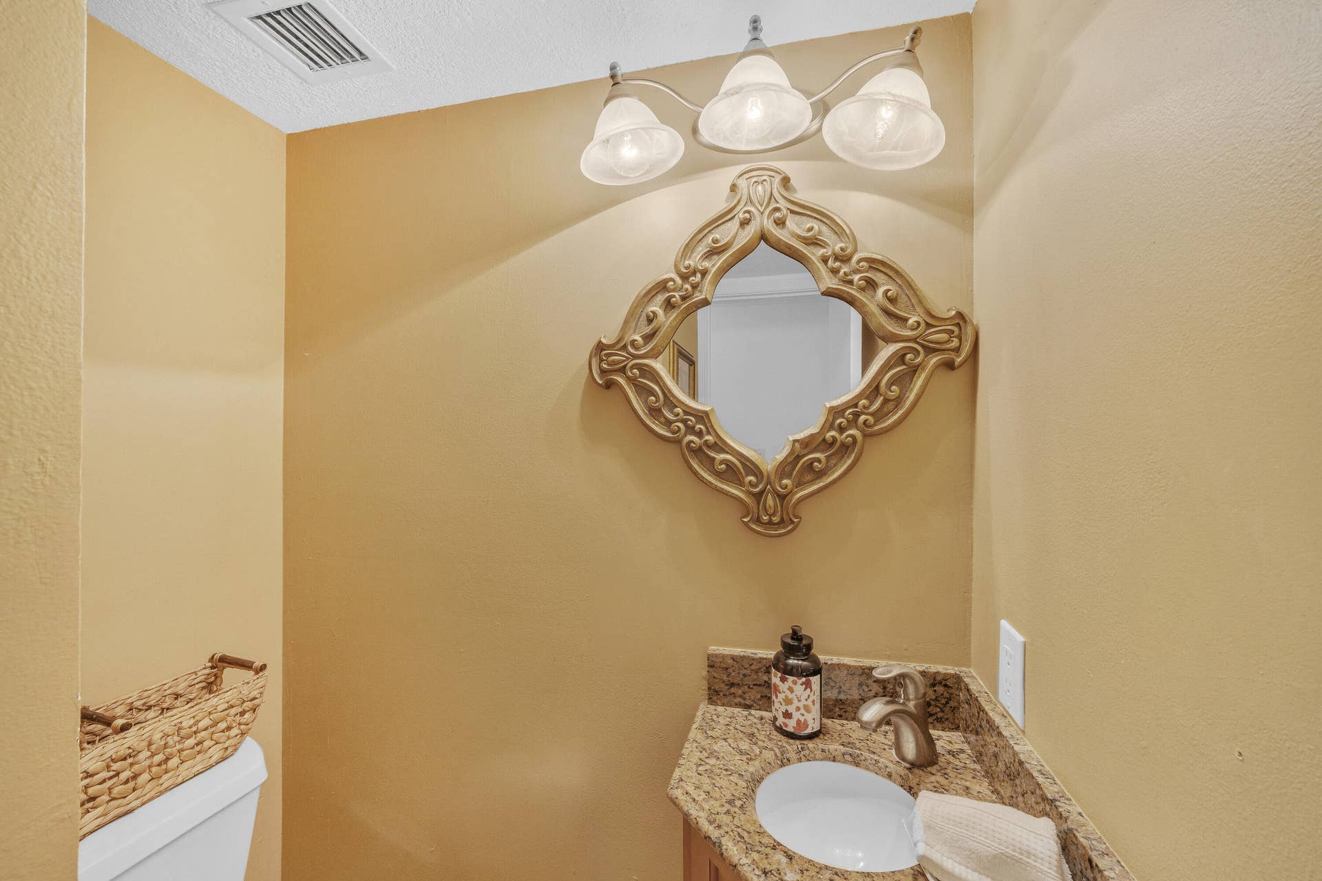 3909 N Ocean Boulevard, #401, Fort Lauderdale, FL 33308 15 Half Bath (2)